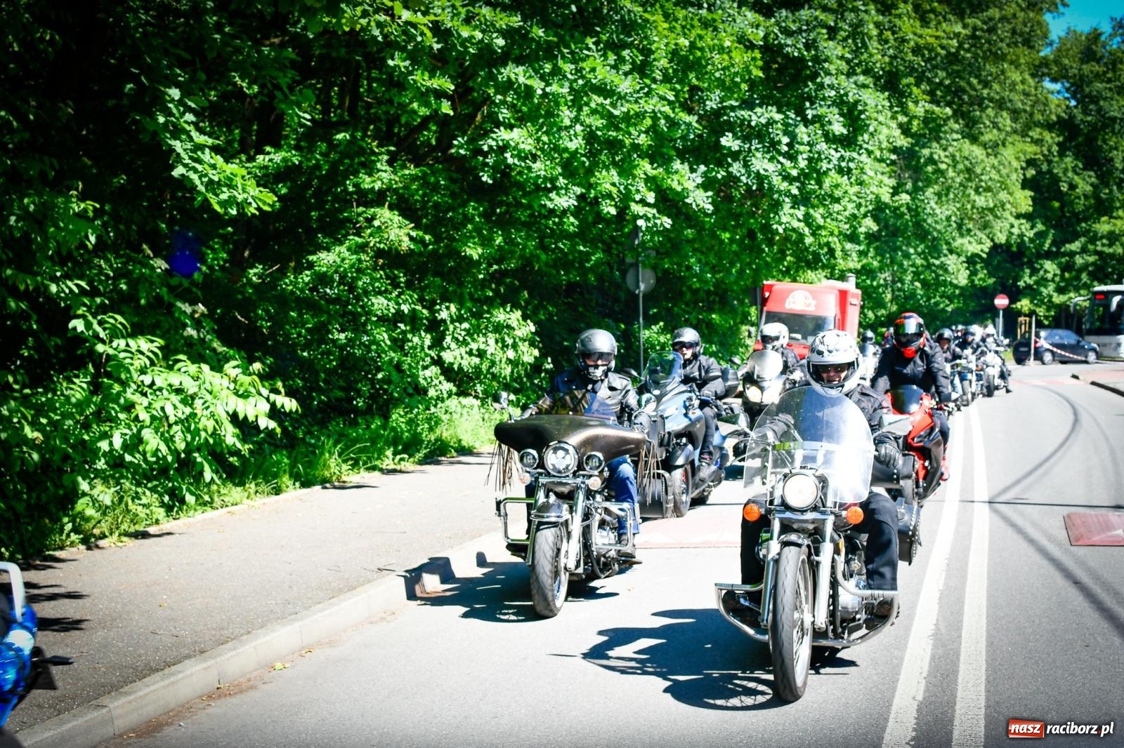 Zdjęcie w galerii na portalu naszraciborz.pl: II Spotkanie Motocyklowe w Raciborskim Grodzie – parada za nami, trwa piknik wiadomości z regionu