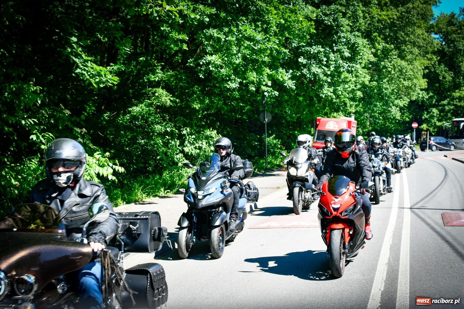 Zdjęcie w galerii na portalu naszraciborz.pl: II Spotkanie Motocyklowe w Raciborskim Grodzie – parada za nami, trwa piknik wiadomości z regionu
