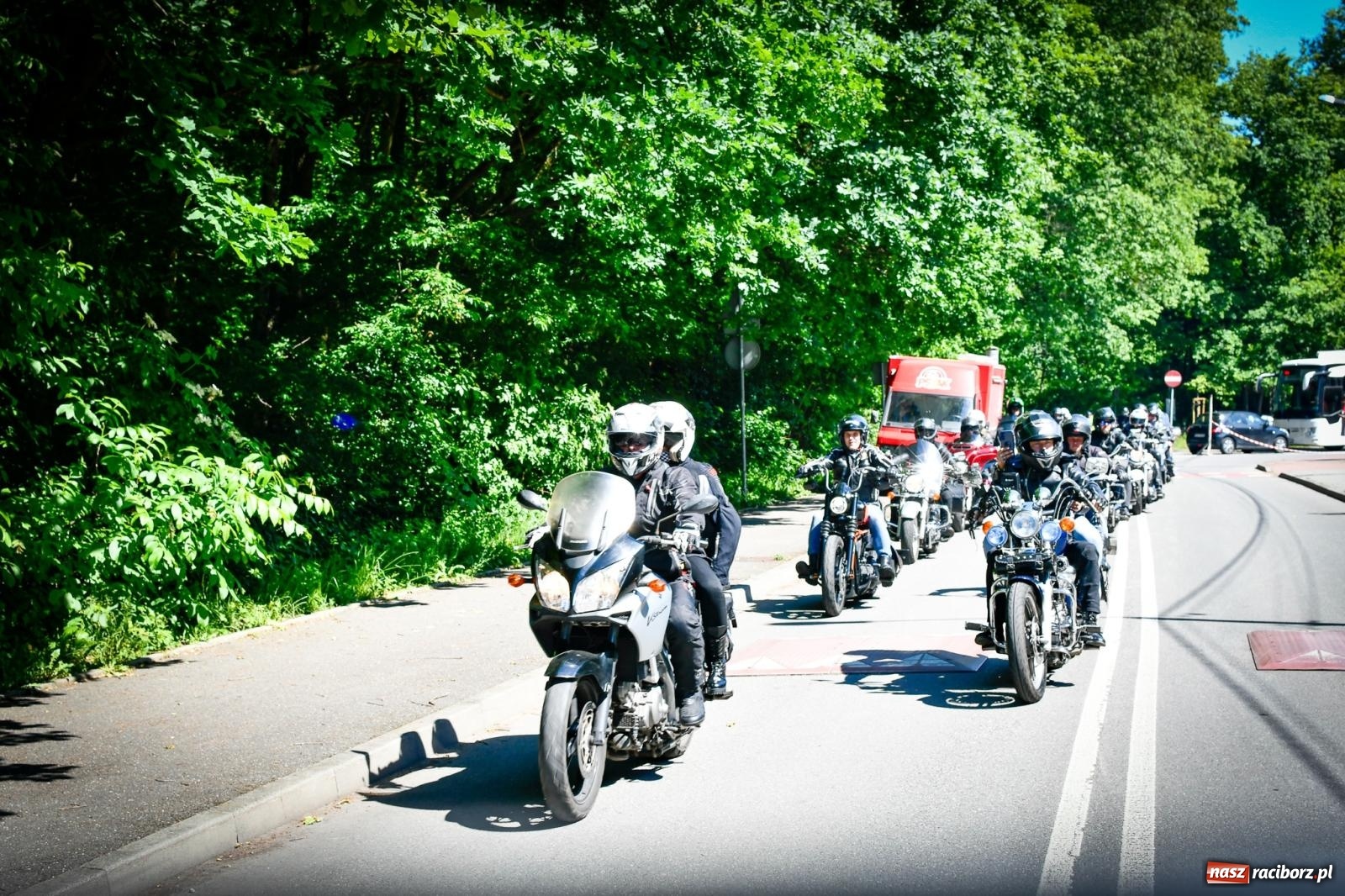 Zdjęcie w galerii na portalu naszraciborz.pl: II Spotkanie Motocyklowe w Raciborskim Grodzie – parada za nami, trwa piknik wiadomości z regionu
