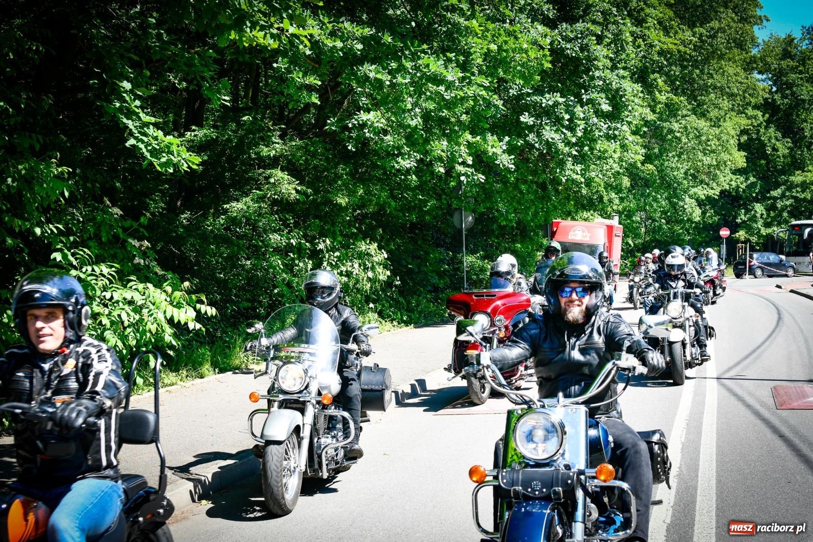 Zdjęcie w galerii na portalu naszraciborz.pl: II Spotkanie Motocyklowe w Raciborskim Grodzie – parada za nami, trwa piknik wiadomości z regionu