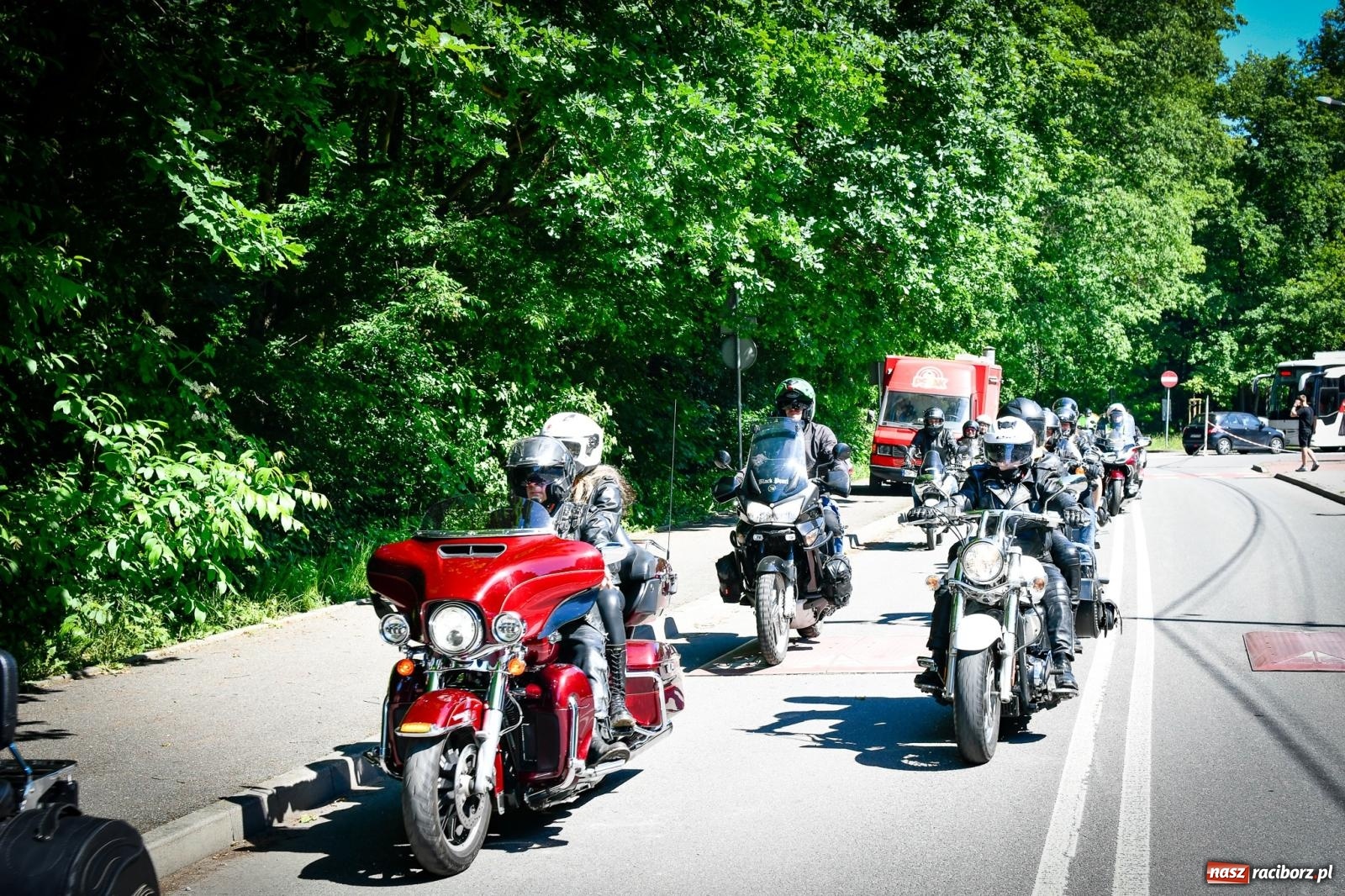 Zdjęcie w galerii na portalu naszraciborz.pl: II Spotkanie Motocyklowe w Raciborskim Grodzie – parada za nami, trwa piknik wiadomości z regionu
