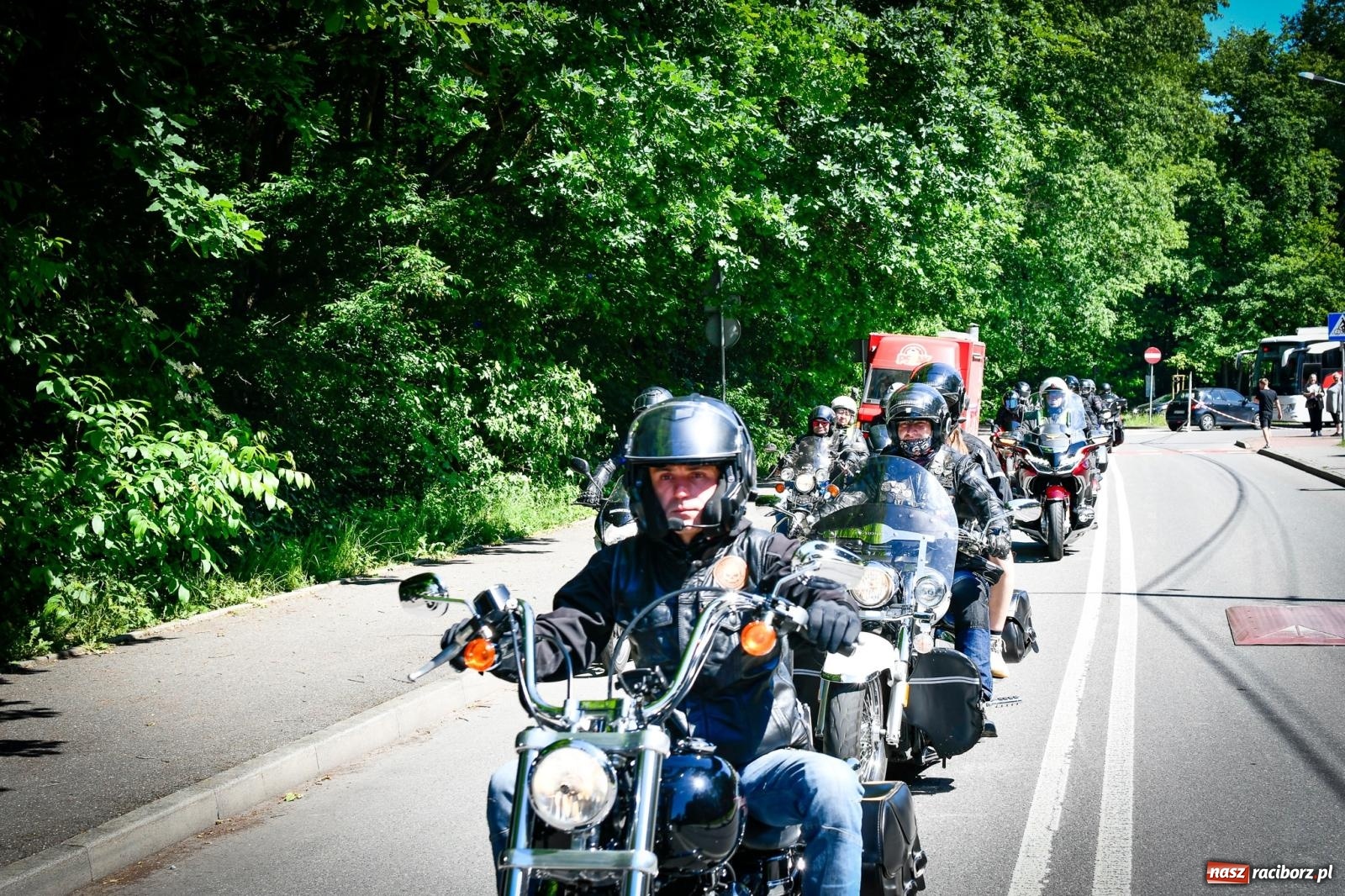 Zdjęcie w galerii na portalu naszraciborz.pl: II Spotkanie Motocyklowe w Raciborskim Grodzie – parada za nami, trwa piknik wiadomości z regionu