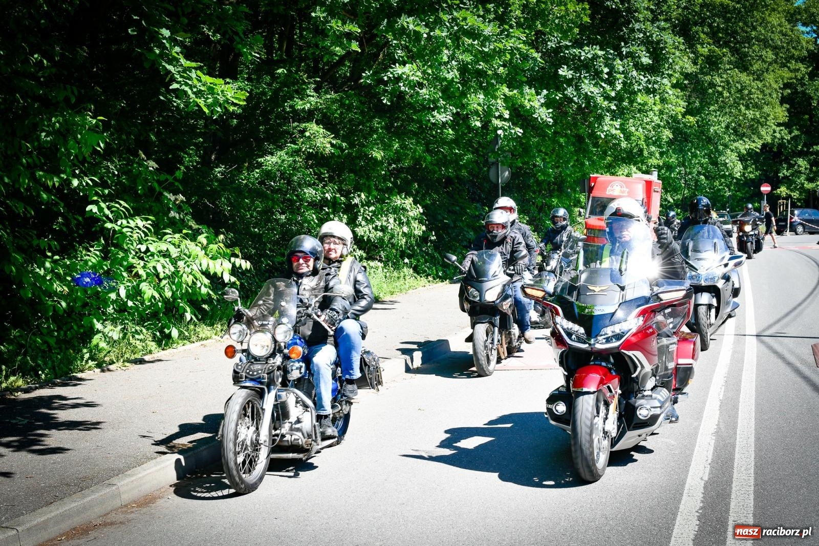 Zdjęcie w galerii na portalu naszraciborz.pl: II Spotkanie Motocyklowe w Raciborskim Grodzie – parada za nami, trwa piknik wiadomości z regionu