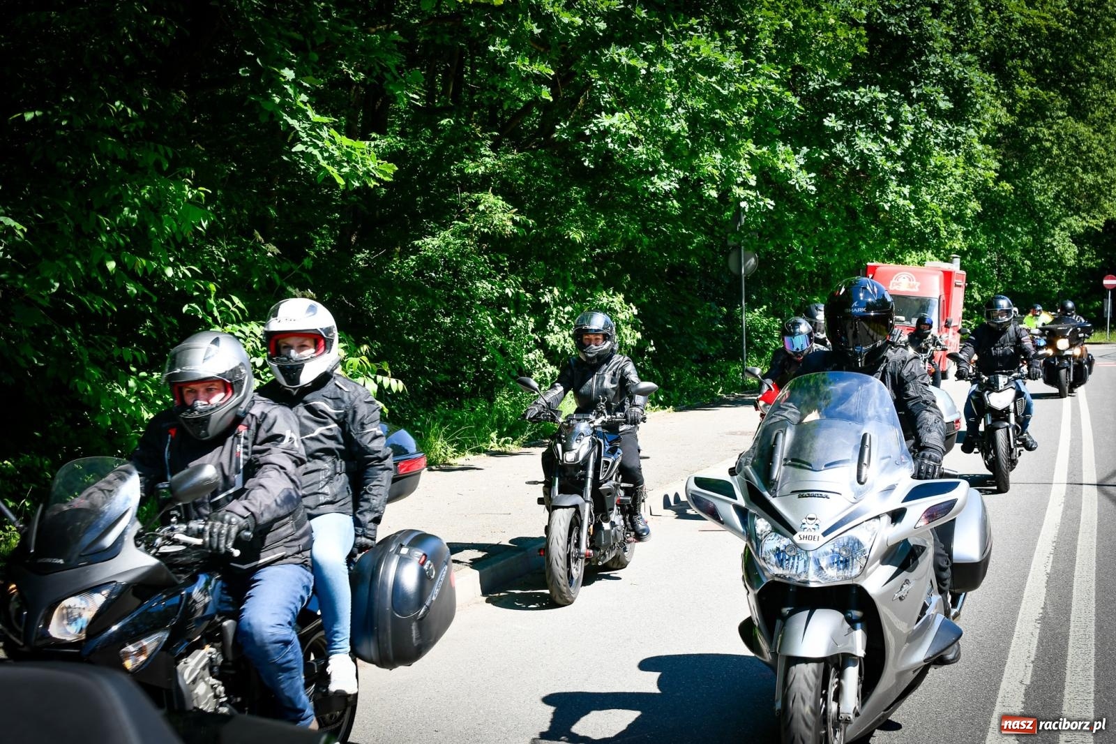 Zdjęcie w galerii na portalu naszraciborz.pl: II Spotkanie Motocyklowe w Raciborskim Grodzie – parada za nami, trwa piknik wiadomości z regionu