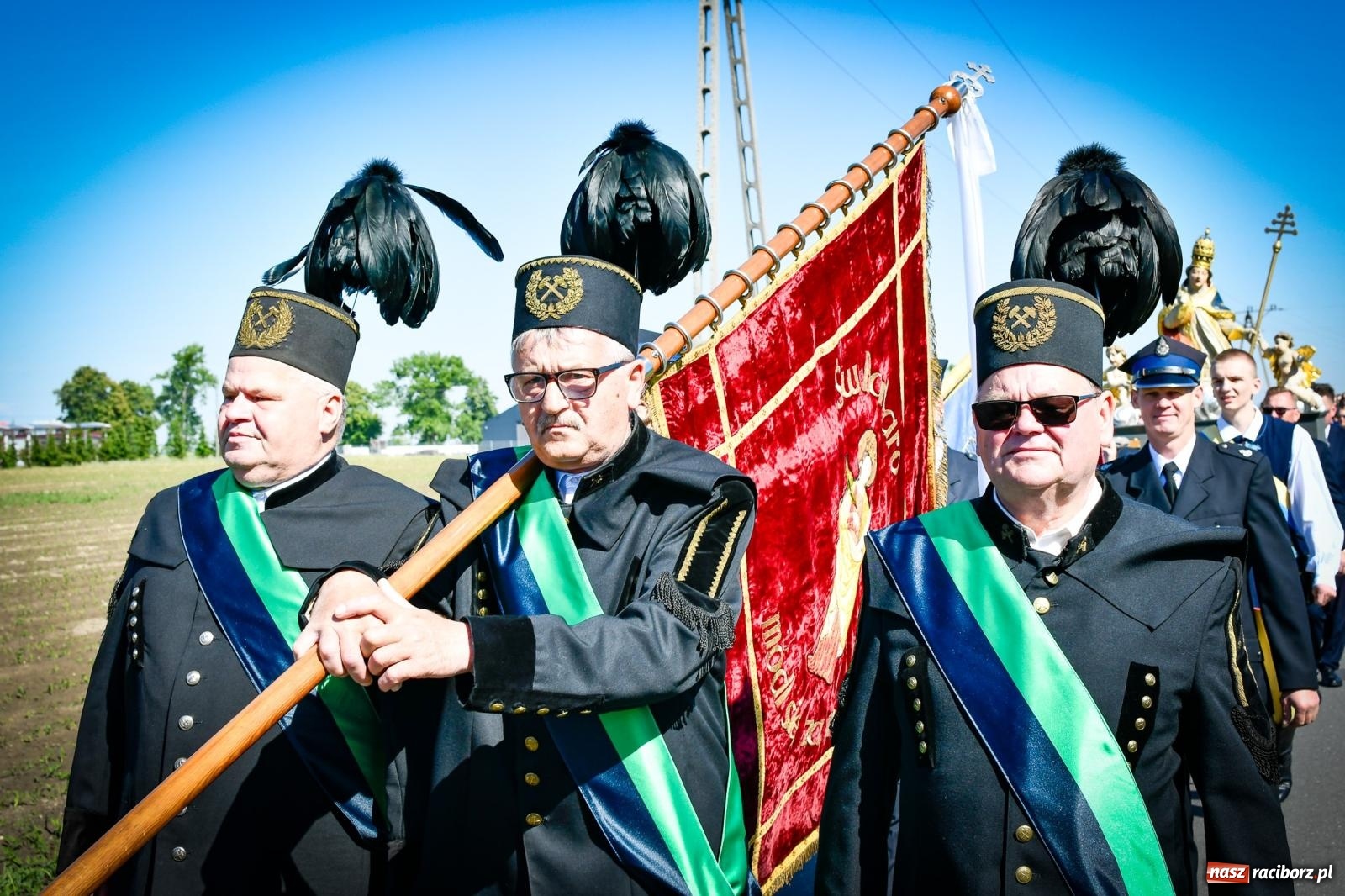 Zdjęcie w galerii na portalu naszraciborz.pl: Pątnicza tradycja w Tworkowie trwa nieprzerwanie – procesja na Urbanek znów połączyła wiernych wiadomości z regionu