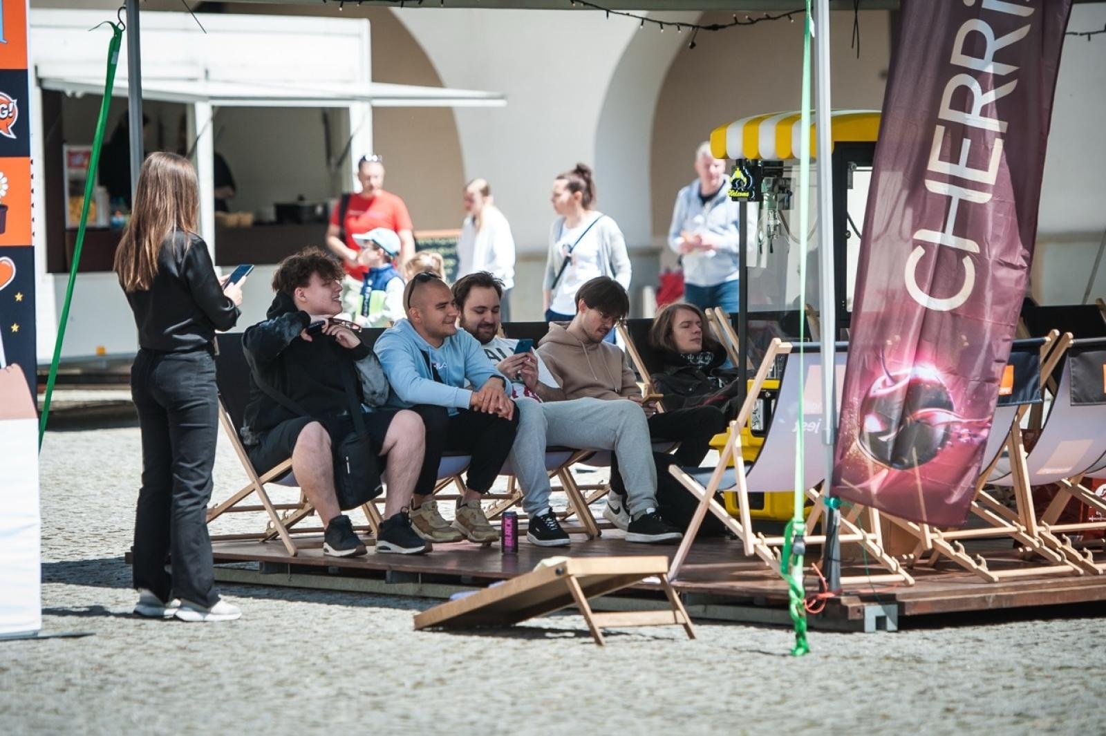 Zdjęcie w galerii na portalu naszraciborz.pl: Gamingowe emocje na Zamku Piastowskim – trwa finałowy dzień festiwalu w Raciborzu wiadomości z regionu