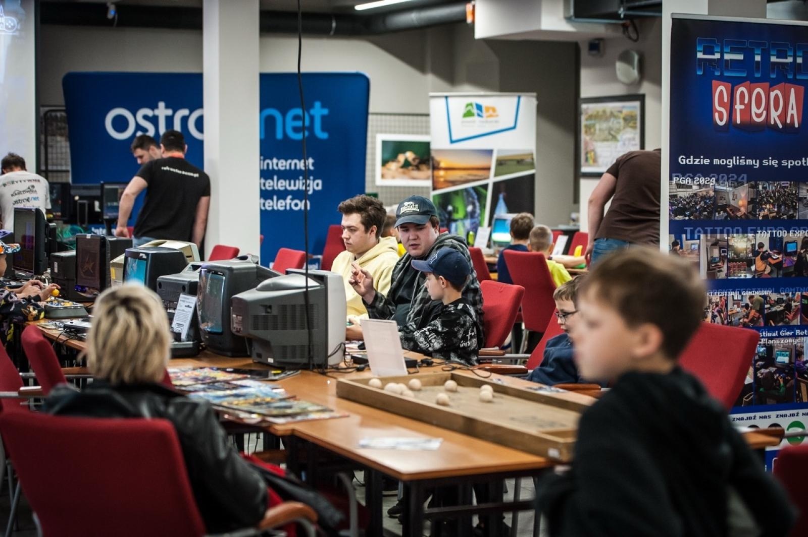 Zdjęcie w galerii na portalu naszraciborz.pl: Gamingowe emocje na Zamku Piastowskim – trwa finałowy dzień festiwalu w Raciborzu wiadomości z regionu