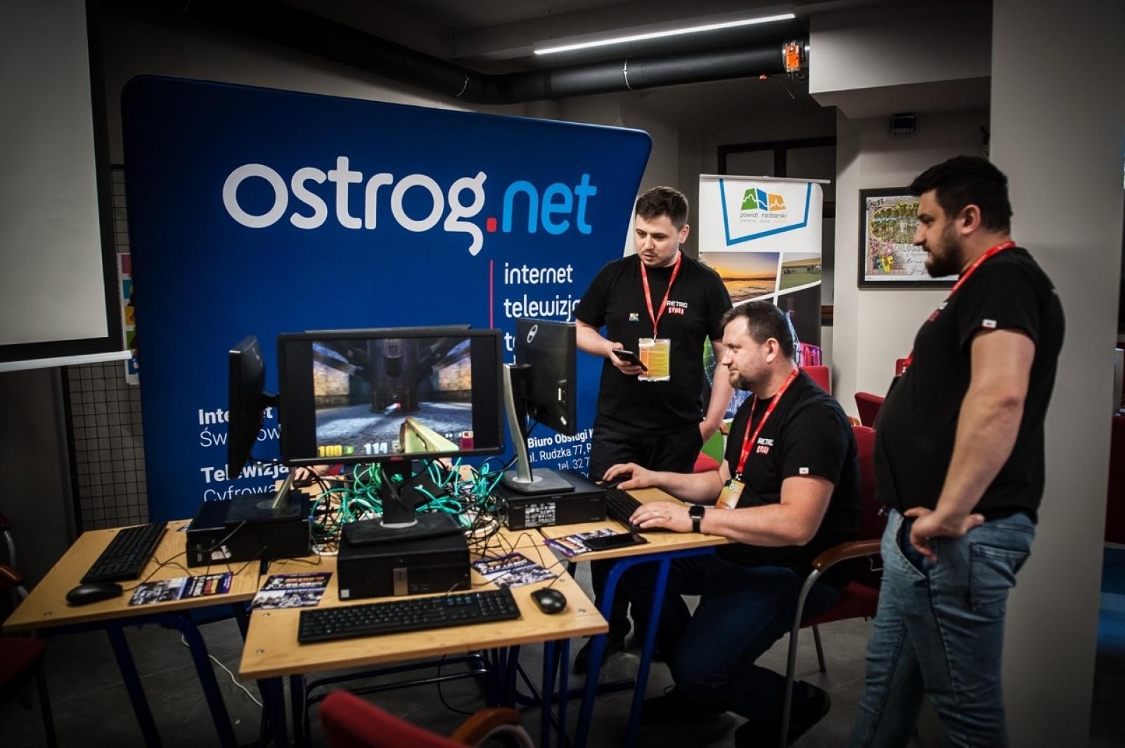 Zdjęcie w galerii na portalu naszraciborz.pl: Gamingowe emocje na Zamku Piastowskim – trwa finałowy dzień festiwalu w Raciborzu wiadomości z regionu