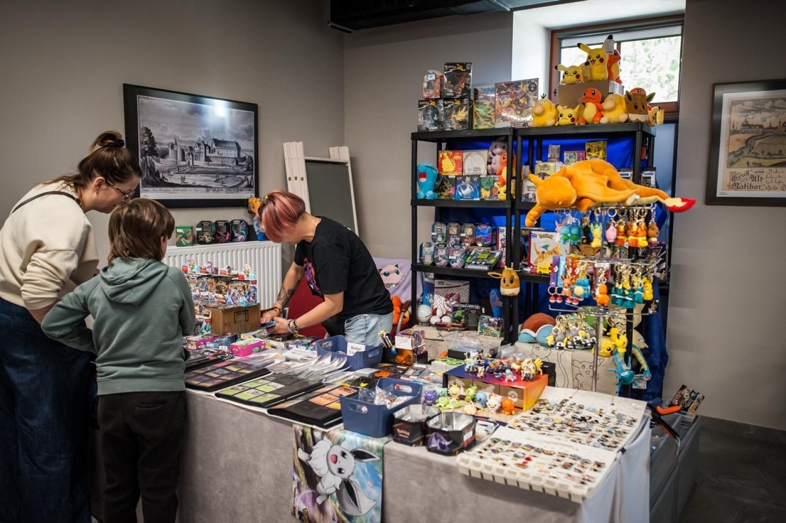 Zdjęcie w galerii na portalu naszraciborz.pl: Gamingowe emocje na Zamku Piastowskim – trwa finałowy dzień festiwalu w Raciborzu wiadomości z regionu