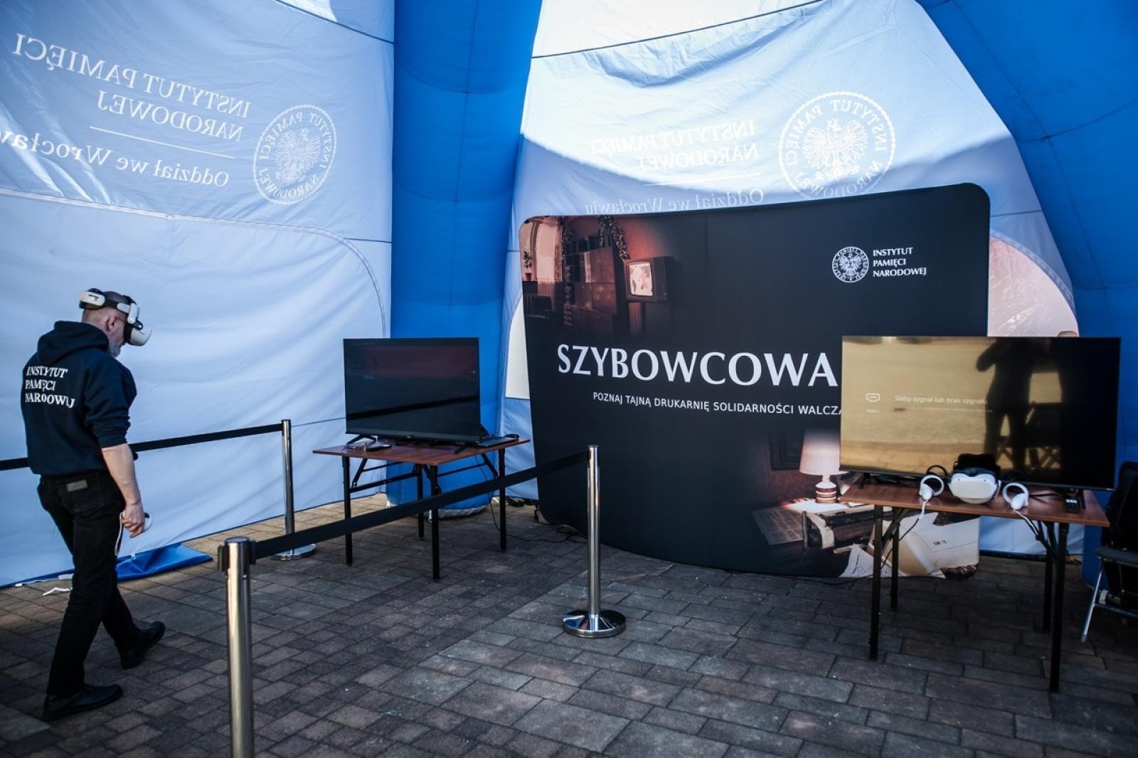 Zdjęcie w galerii na portalu naszraciborz.pl: Gamingowe emocje na Zamku Piastowskim – trwa finałowy dzień festiwalu w Raciborzu wiadomości z regionu