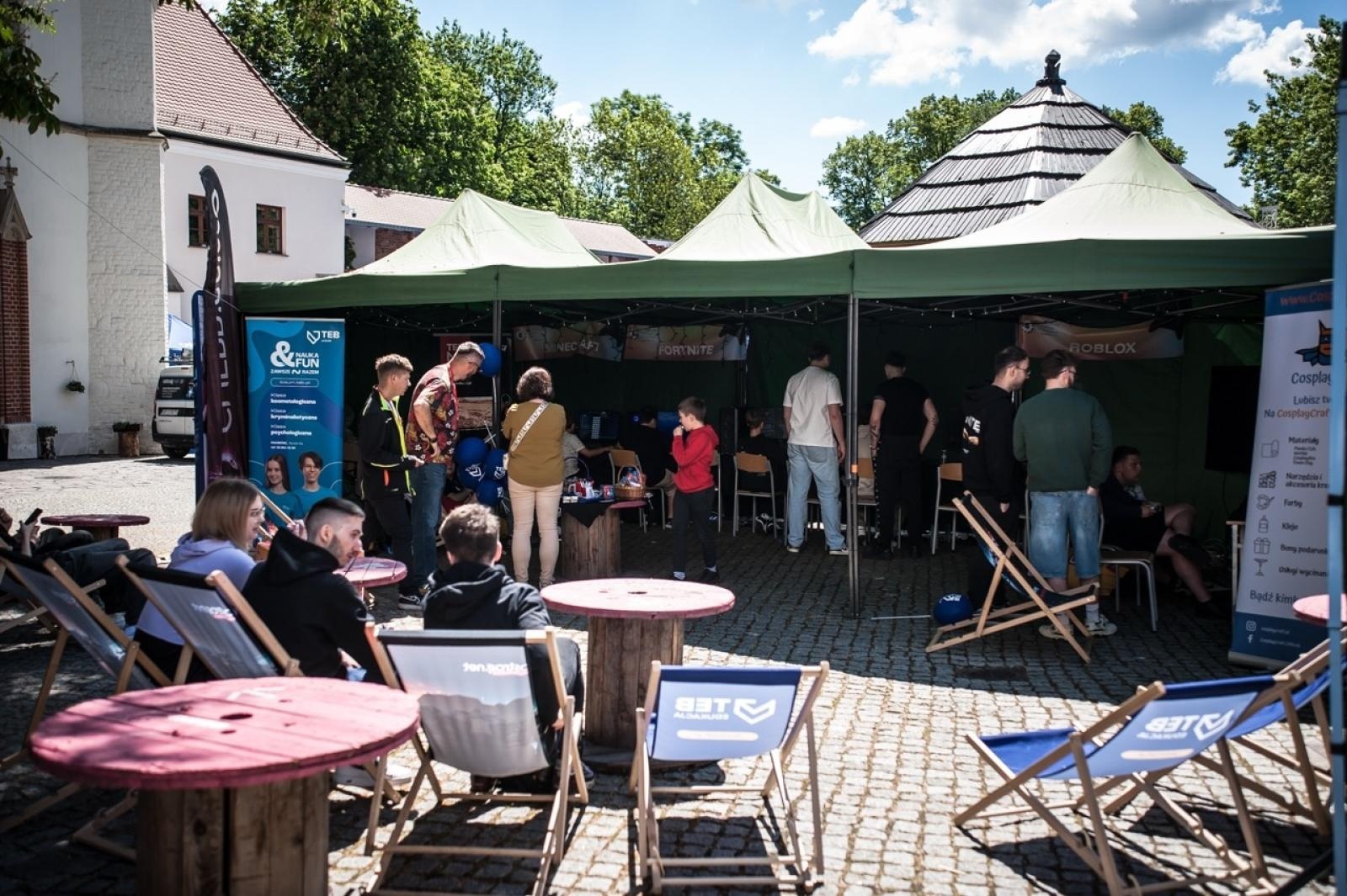 Zdjęcie w galerii na portalu naszraciborz.pl: Gamingowe emocje na Zamku Piastowskim – trwa finałowy dzień festiwalu w Raciborzu wiadomości z regionu