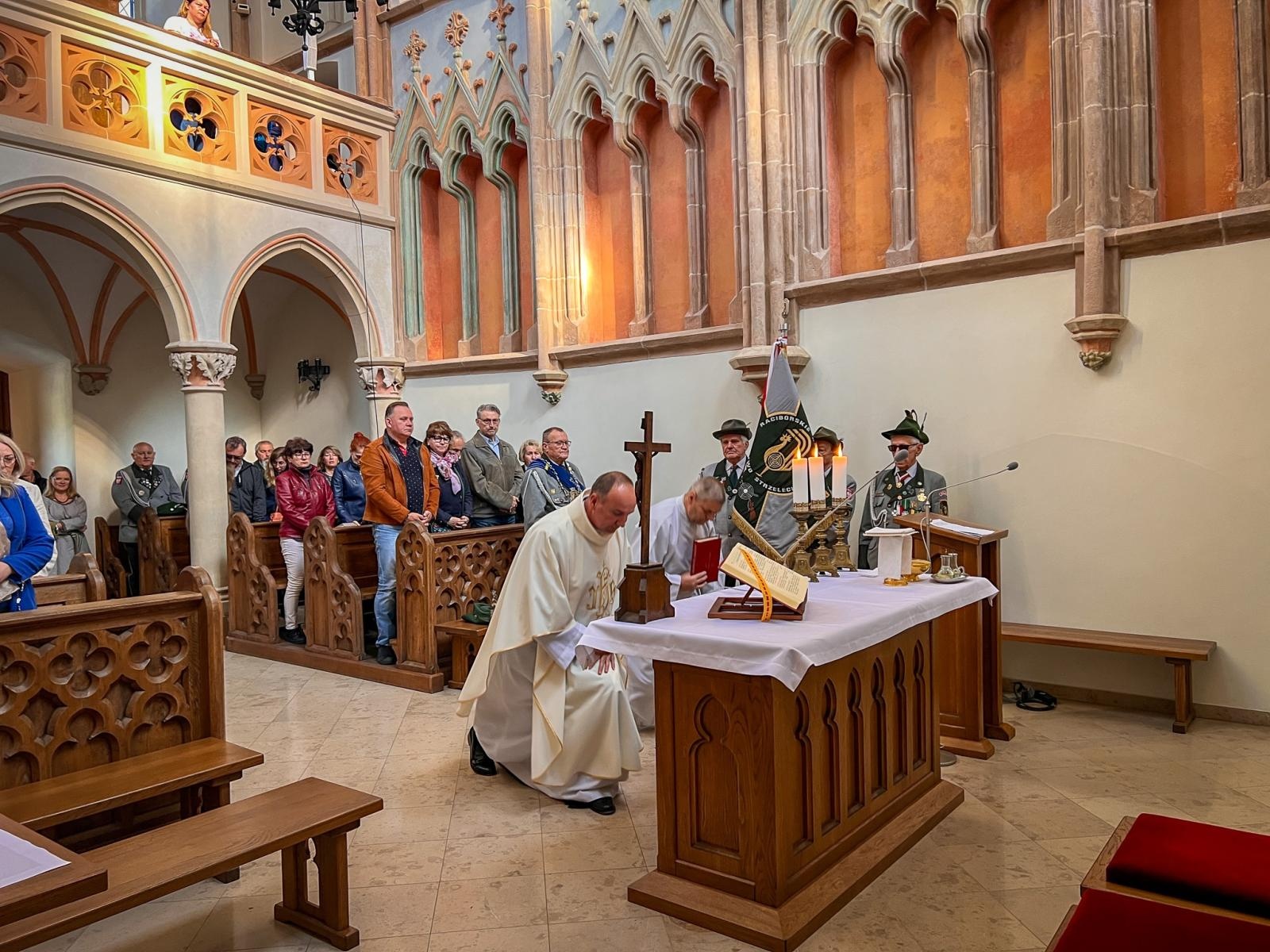 Zdjęcie w galerii na portalu naszraciborz.pl: Msza święta za bractwo i książąt raciborskich w kaplicy zamkowej wiadomości z regionu
