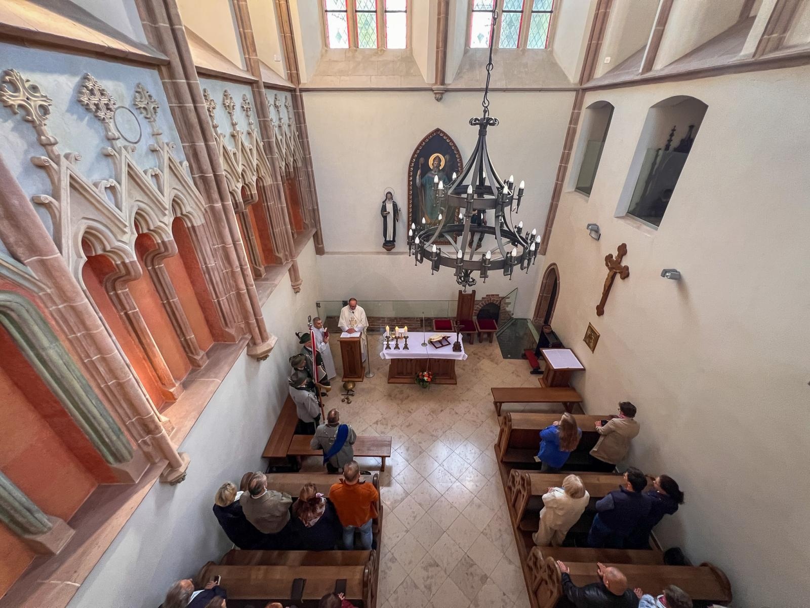 Zdjęcie w galerii na portalu naszraciborz.pl: Msza święta za bractwo i książąt raciborskich w kaplicy zamkowej wiadomości z regionu