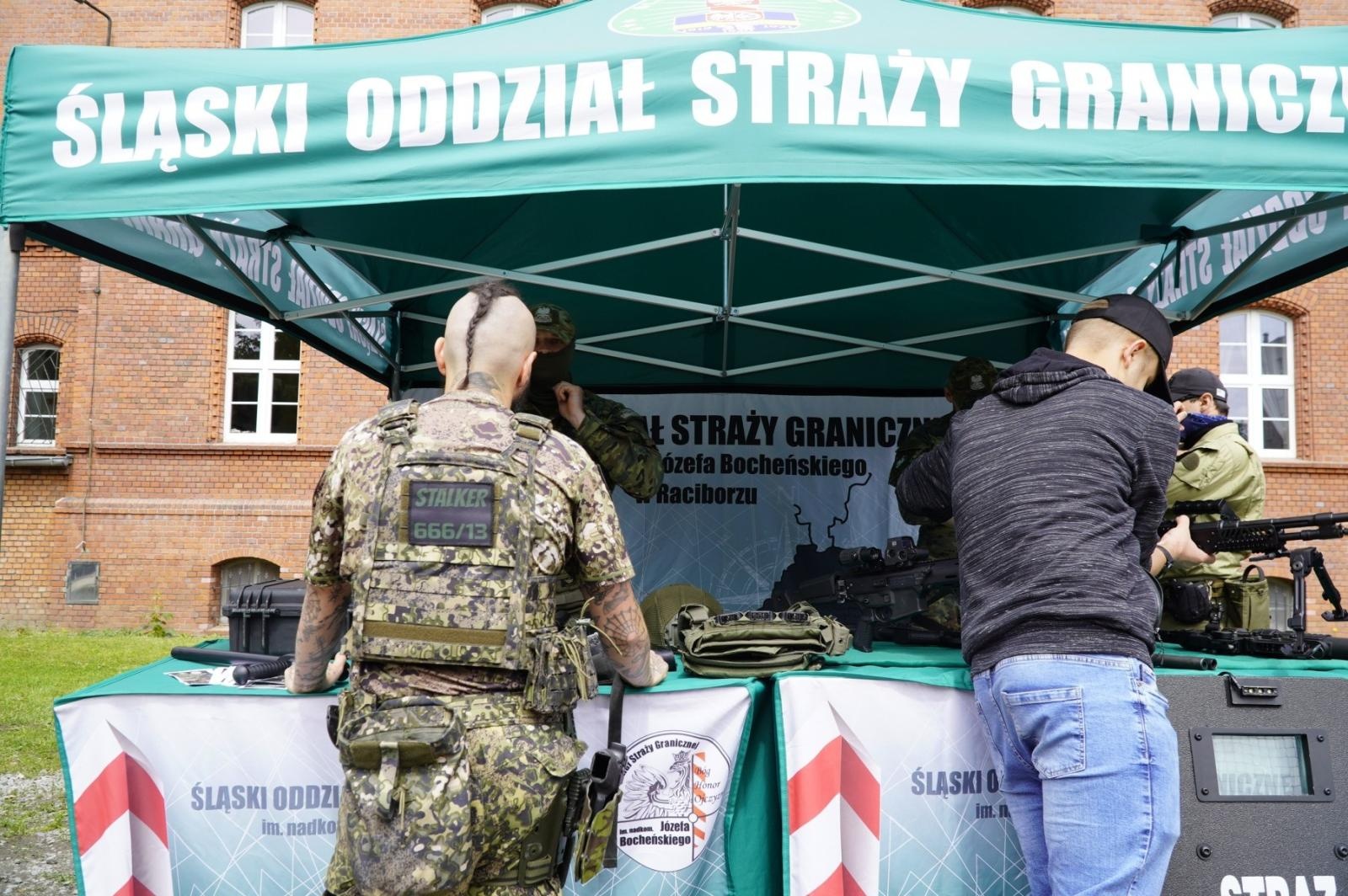 Zdjęcie w galerii na portalu naszraciborz.pl: Dzień Dziecka z Mundurem w SOSWNiS w Raciborzu [WIDEO] wiadomości z regionu