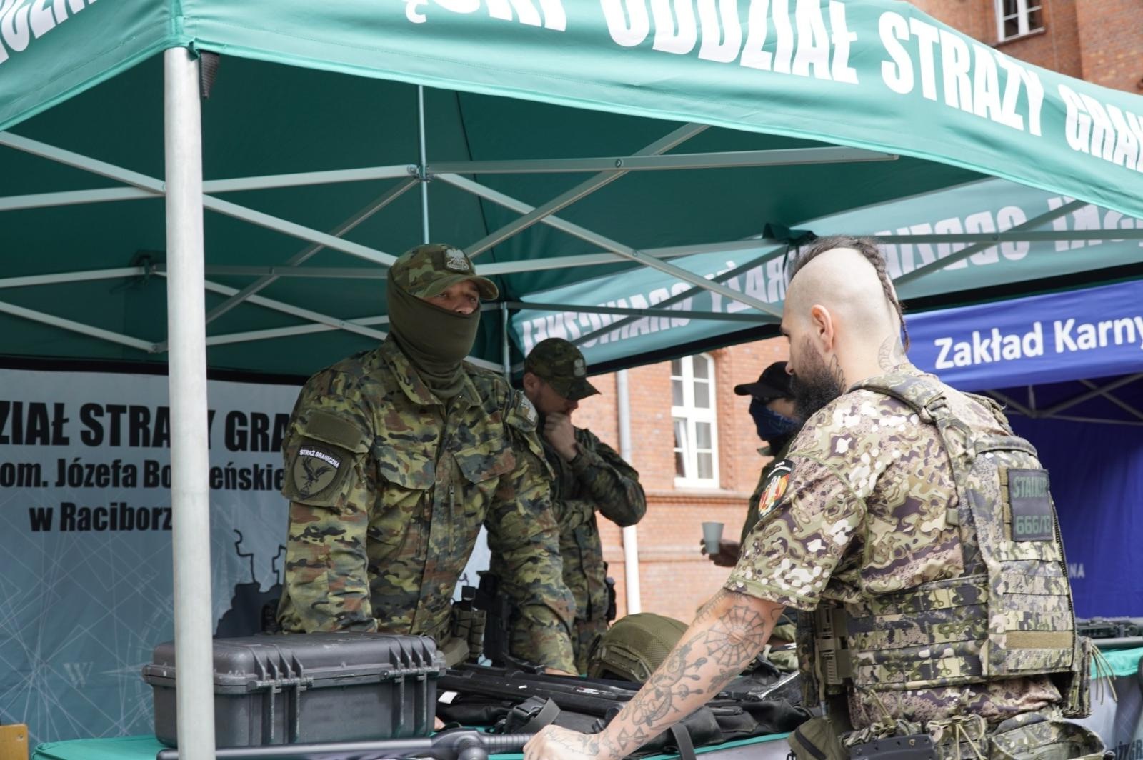 Zdjęcie w galerii na portalu naszraciborz.pl: Dzień Dziecka z Mundurem w SOSWNiS w Raciborzu [WIDEO] wiadomości z regionu