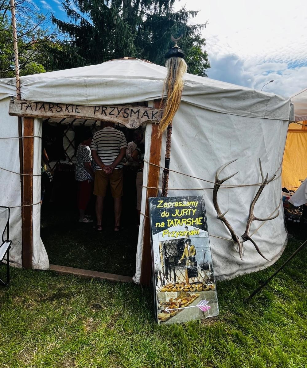 Zdjęcie w galerii na portalu naszraciborz.pl: Tatarskie przysmaki zagoszczą na raciborskim zamku. 31 maja rozpocznie się tu międzynarodowy turniej rycerski wiadomości z regionu