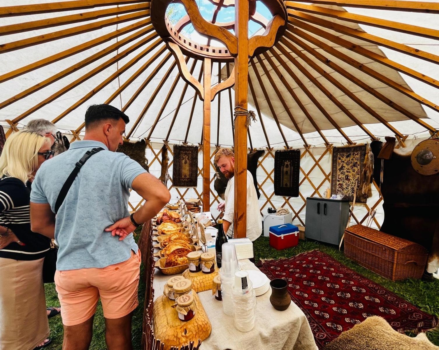 Zdjęcie w galerii na portalu naszraciborz.pl: Tatarskie przysmaki zagoszczą na raciborskim zamku. 31 maja rozpocznie się tu międzynarodowy turniej rycerski wiadomości z regionu