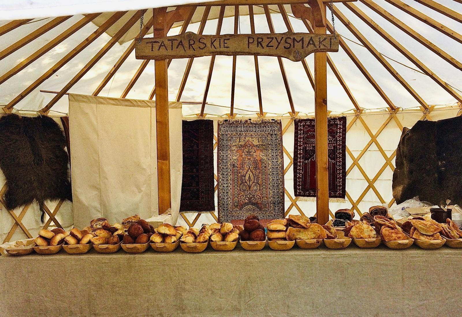 Zdjęcie w galerii na portalu naszraciborz.pl: Tatarskie przysmaki zagoszczą na raciborskim zamku. 31 maja rozpocznie się tu międzynarodowy turniej rycerski wiadomości z regionu