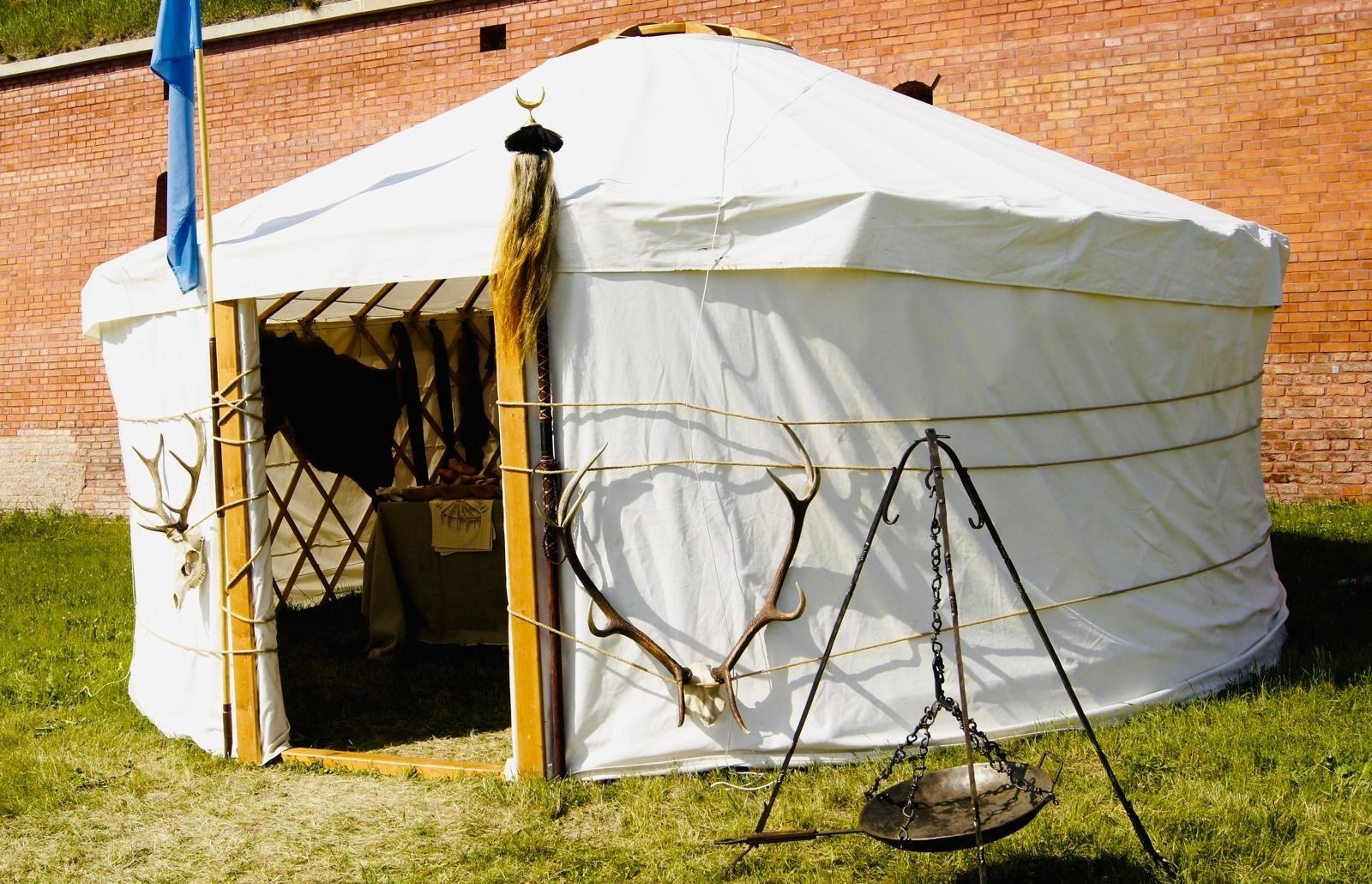 Zdjęcie w galerii na portalu naszraciborz.pl: Tatarskie przysmaki zagoszczą na raciborskim zamku. 31 maja rozpocznie się tu międzynarodowy turniej rycerski wiadomości z regionu