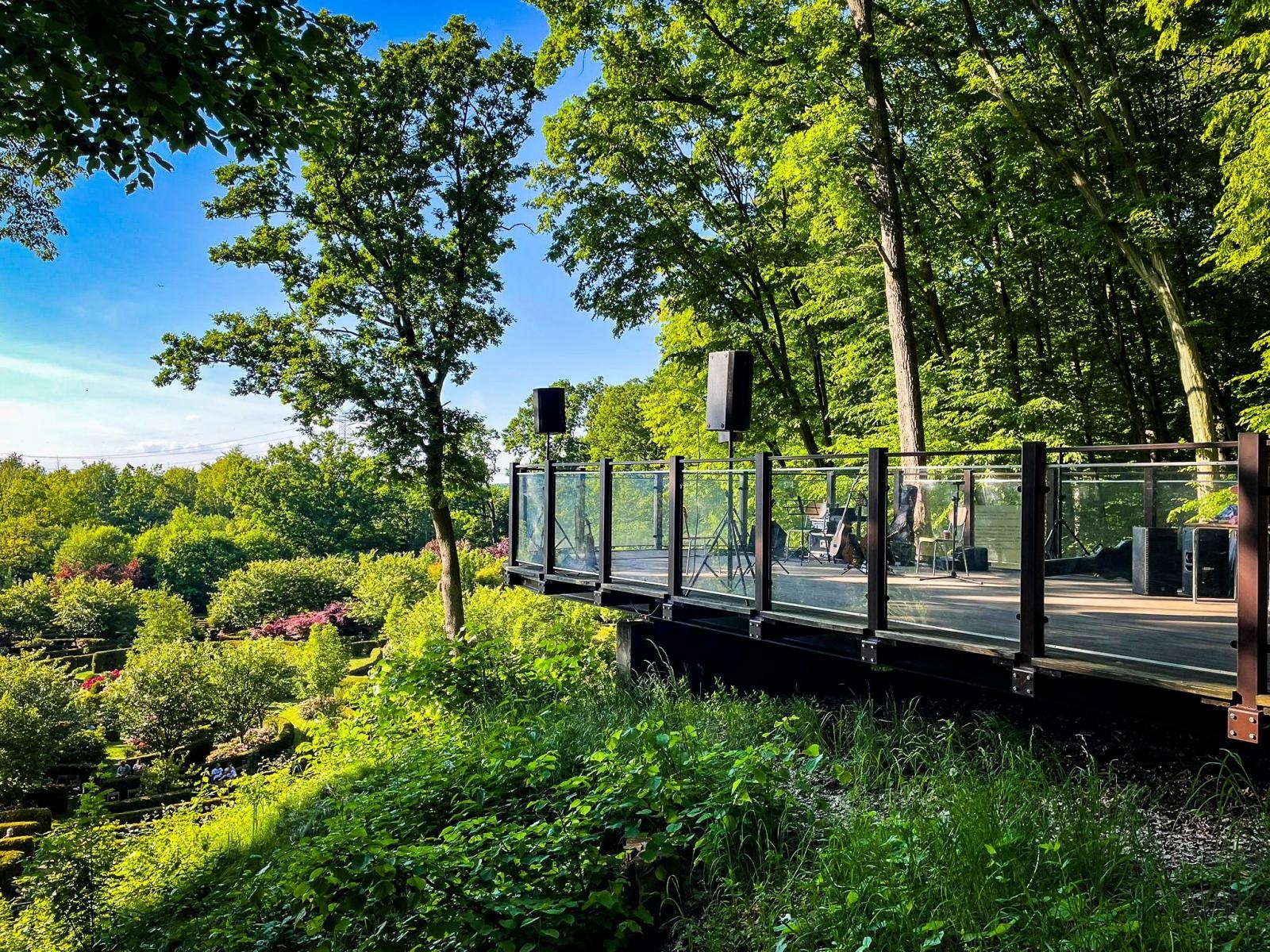 Zdjęcie w galerii na portalu naszraciborz.pl: Muzyka i magia Zaczarowanego Ogrodu – rozpoczęcie letniego cyklu koncertów w Arboretum Bramy Morawskiej wiadomości z regionu