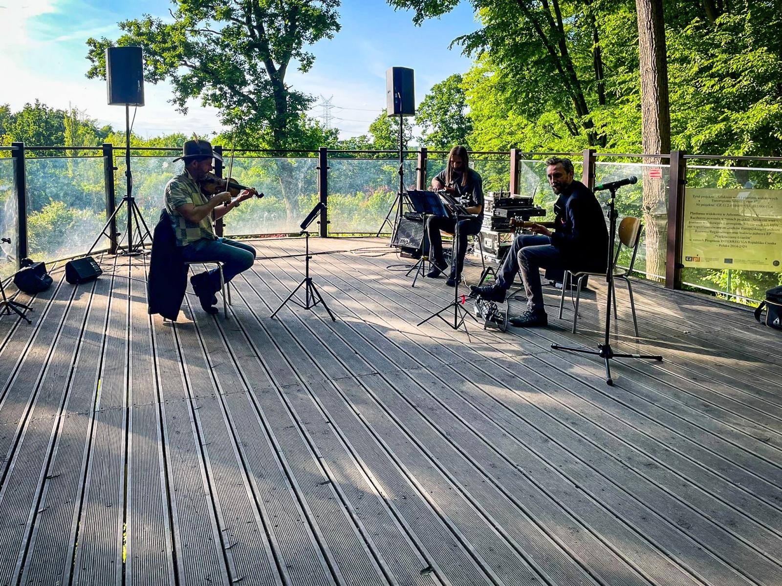 Zdjęcie w galerii na portalu naszraciborz.pl: Muzyka i magia Zaczarowanego Ogrodu – rozpoczęcie letniego cyklu koncertów w Arboretum Bramy Morawskiej wiadomości z regionu