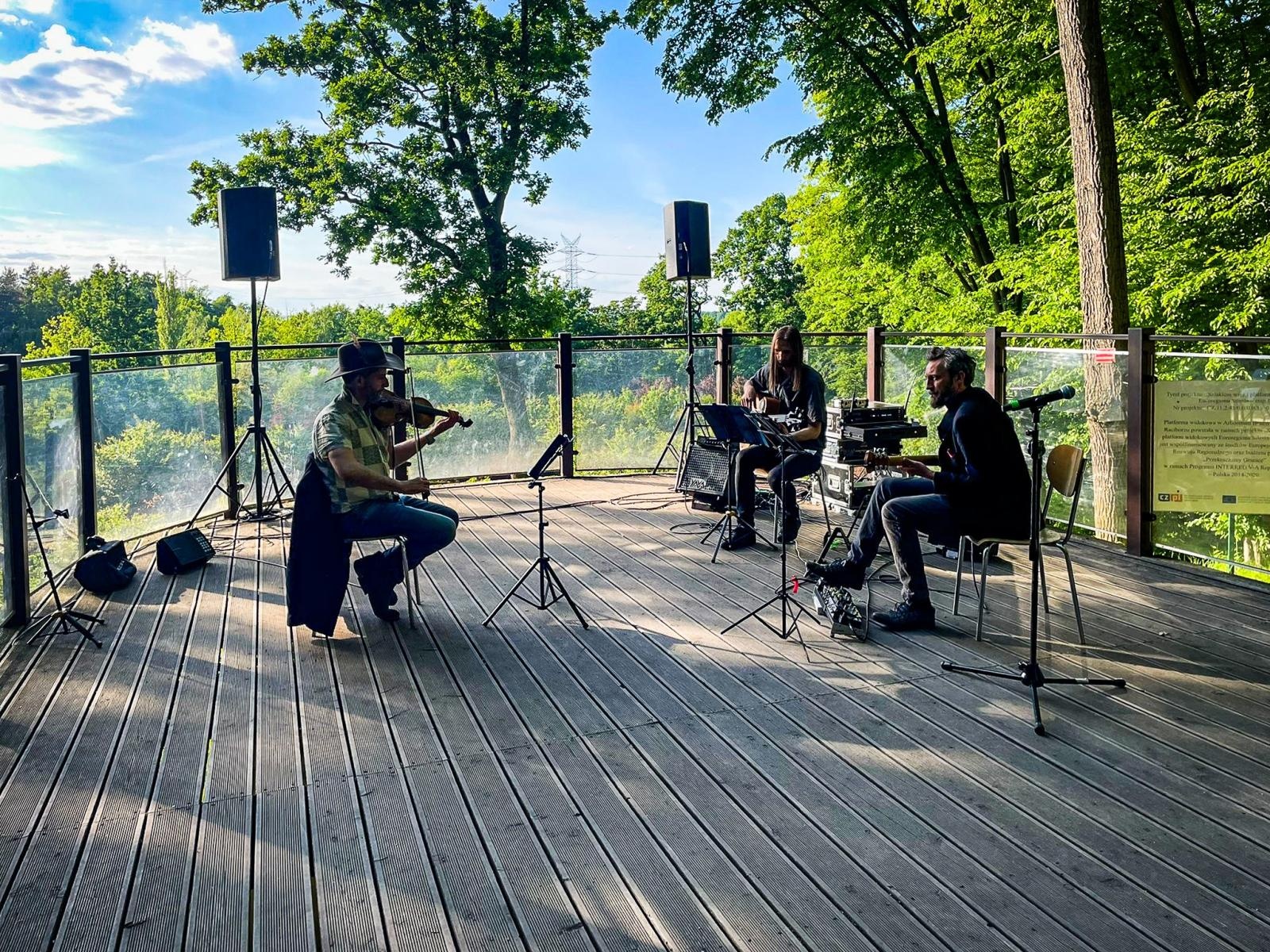 Zdjęcie w galerii na portalu naszraciborz.pl: Muzyka i magia Zaczarowanego Ogrodu – rozpoczęcie letniego cyklu koncertów w Arboretum Bramy Morawskiej wiadomości z regionu
