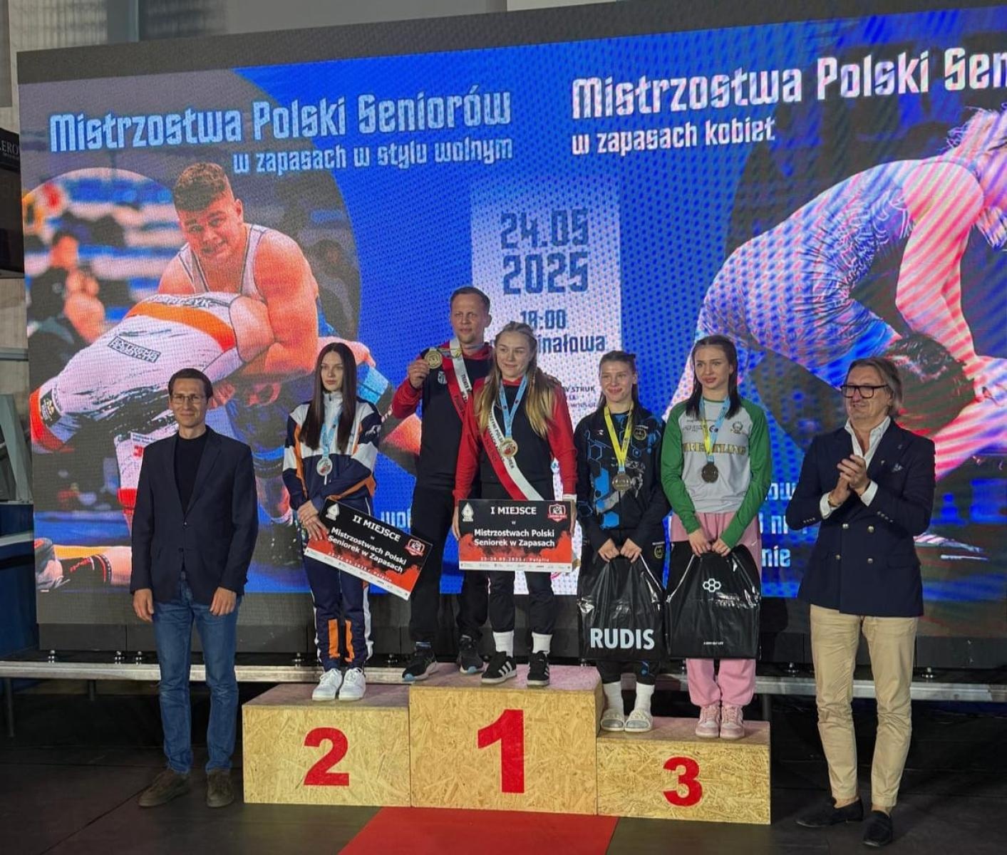 Zdjęcie w galerii na portalu naszraciborz.pl: Zapaśnicy brzeźnickiego Dębu z medalami mistrzostw Polski wiadomości z regionu