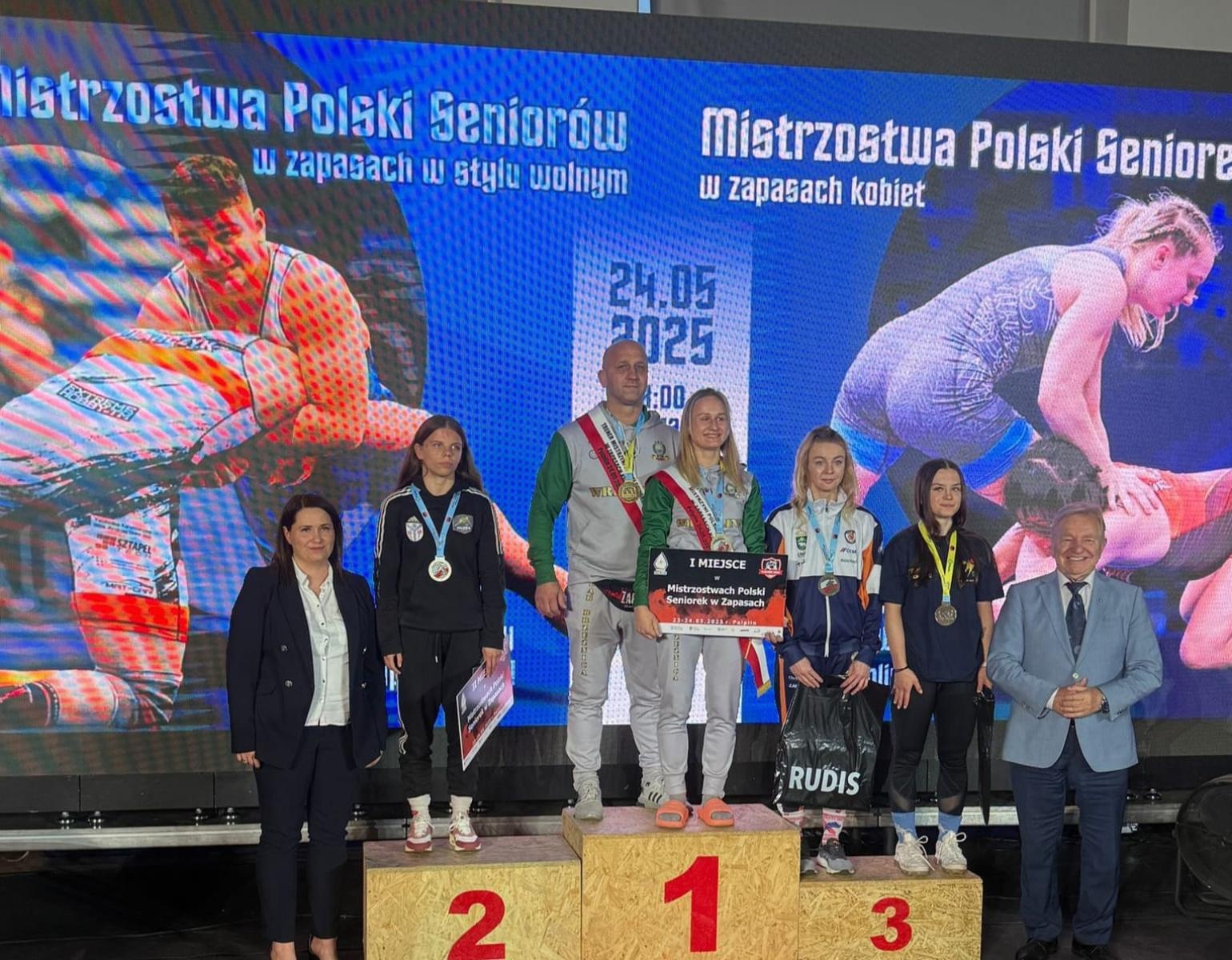 Zdjęcie w galerii na portalu naszraciborz.pl: Zapaśnicy brzeźnickiego Dębu z medalami mistrzostw Polski wiadomości z regionu