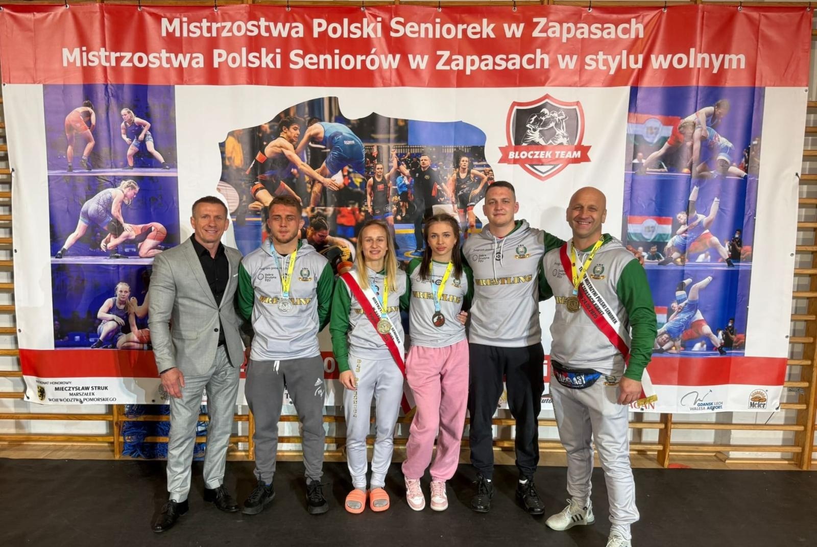 Zdjęcie w galerii na portalu naszraciborz.pl: Zapaśnicy brzeźnickiego Dębu z medalami mistrzostw Polski wiadomości z regionu