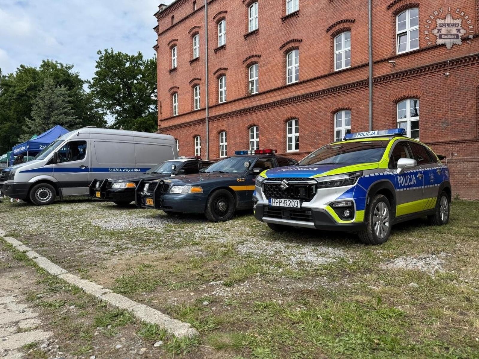 Zdjęcie w galerii na portalu naszraciborz.pl: Bezpieczeństwo, sprzęt i dobra zabawa. Raciborscy policjanci na pikniku z dziećmi wiadomości z regionu
