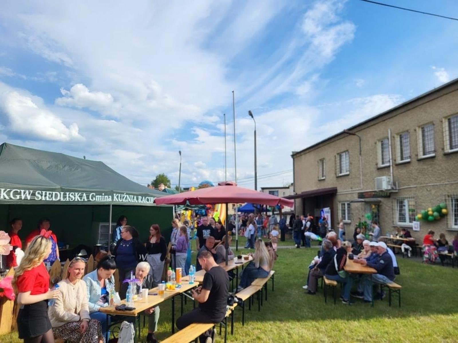 Zdjęcie w galerii na portalu naszraciborz.pl: Rodzinny festyn w Siedliskach: święto dzieci i mam pełne radości wiadomości z regionu