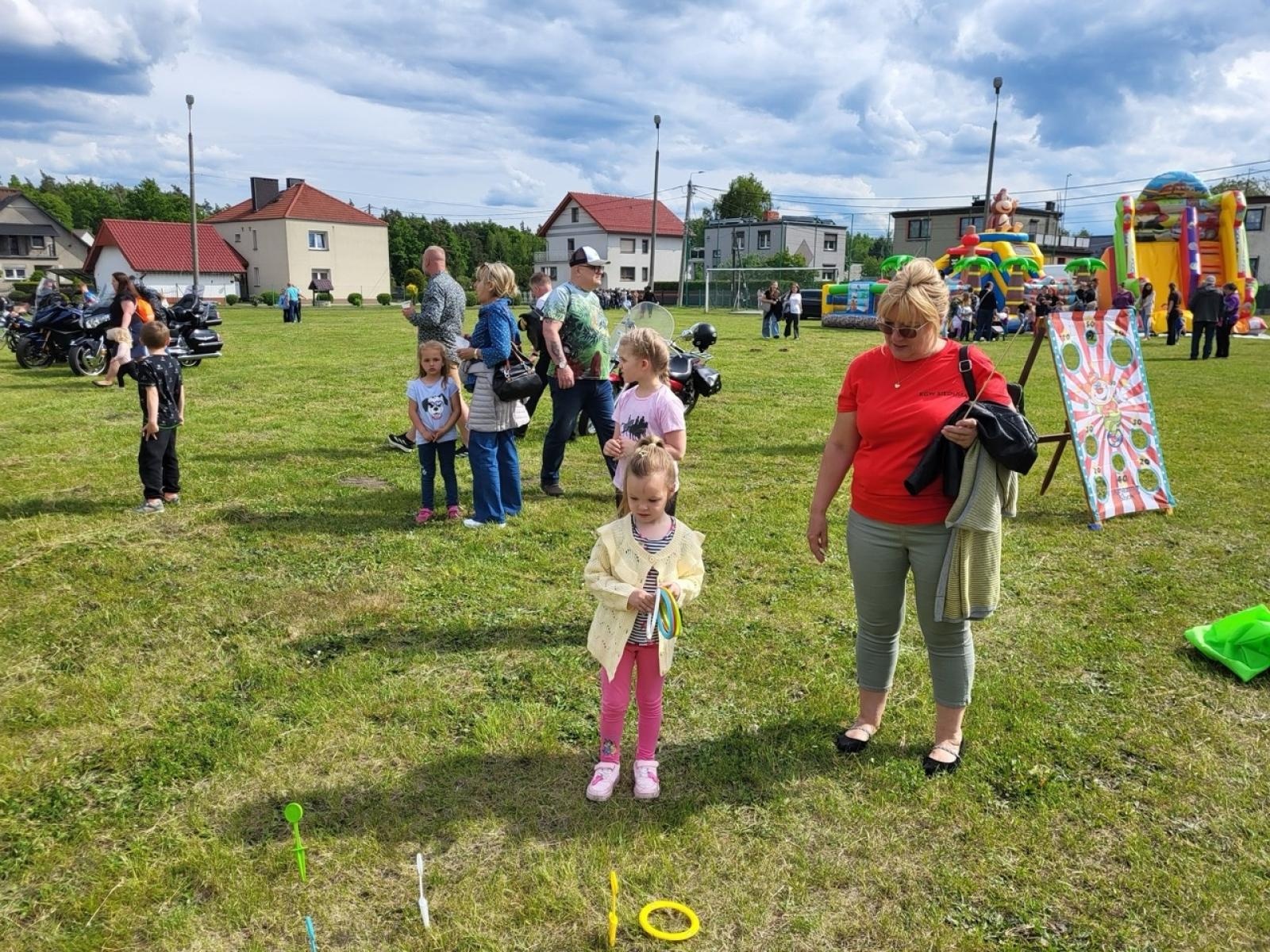 Zdjęcie w galerii na portalu naszraciborz.pl: Rodzinny festyn w Siedliskach: święto dzieci i mam pełne radości wiadomości z regionu