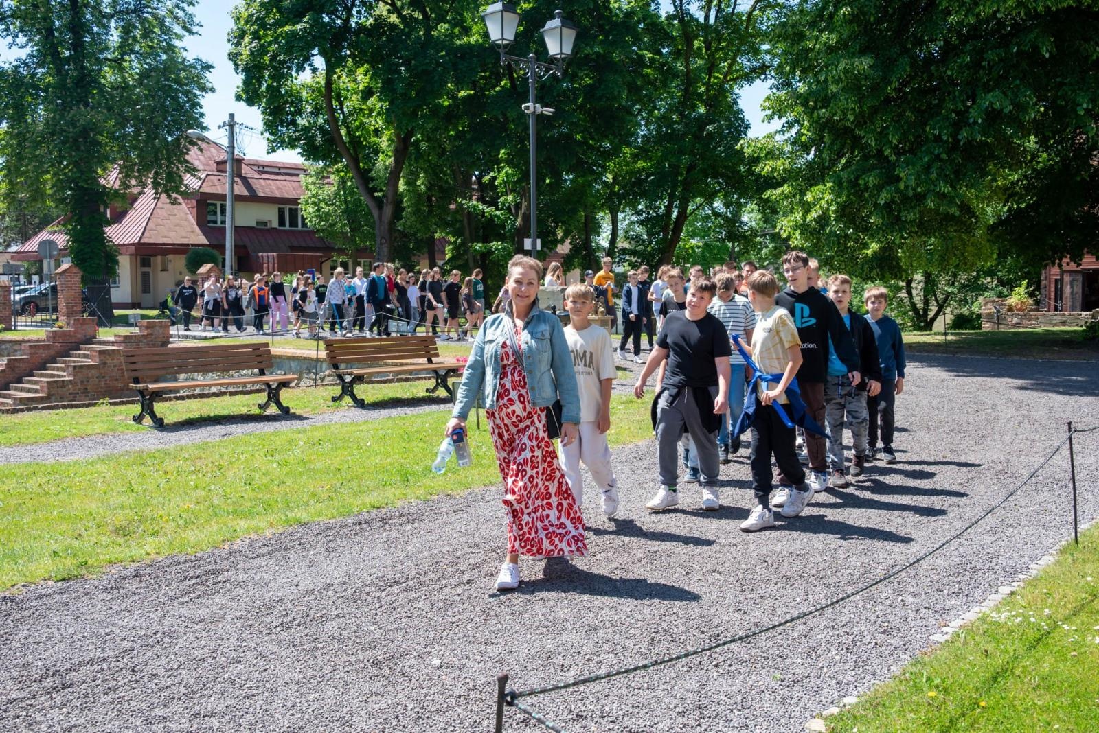 Zdjęcie w galerii na portalu naszraciborz.pl: Wspólne Drzewo – Wspólna Przyszłość: Zielona Akcja Gminy Krzyżanowice, Meander Banku i Szkoły w Tworkowie wiadomości z regionu