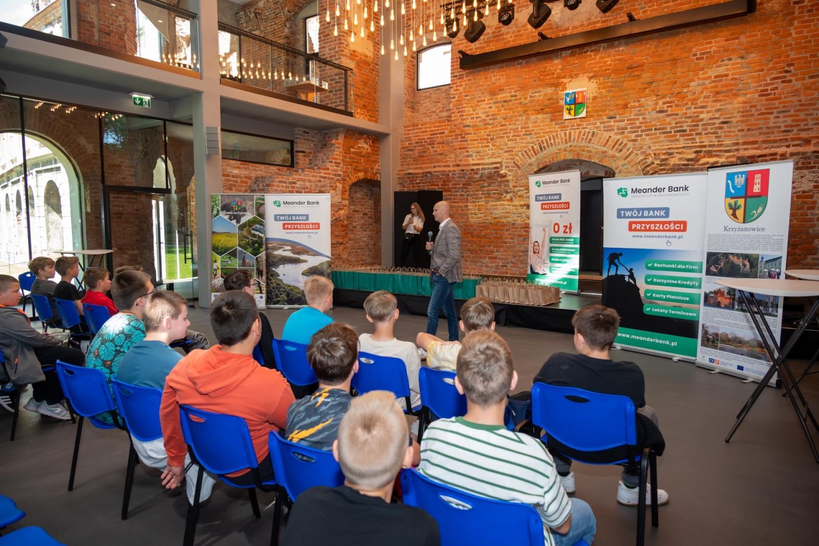 Zdjęcie w galerii na portalu naszraciborz.pl: Wspólne Drzewo – Wspólna Przyszłość: Zielona Akcja Gminy Krzyżanowice, Meander Banku i Szkoły w Tworkowie wiadomości z regionu