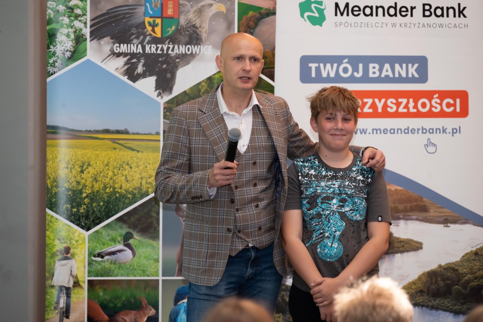 Zdjęcie w galerii na portalu naszraciborz.pl: Wspólne Drzewo – Wspólna Przyszłość: Zielona Akcja Gminy Krzyżanowice, Meander Banku i Szkoły w Tworkowie wiadomości z regionu