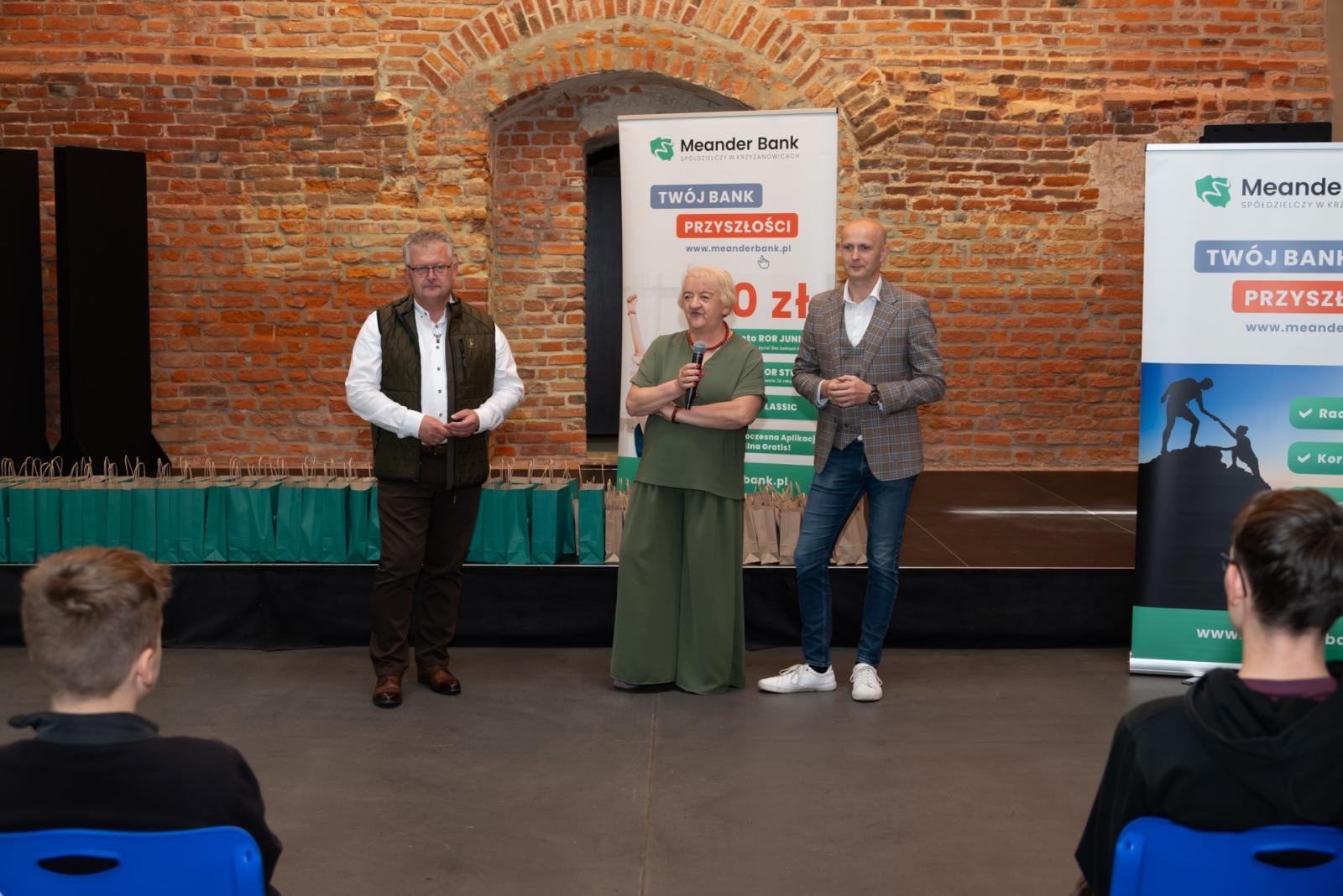 Zdjęcie w galerii na portalu naszraciborz.pl: Wspólne Drzewo – Wspólna Przyszłość: Zielona Akcja Gminy Krzyżanowice, Meander Banku i Szkoły w Tworkowie wiadomości z regionu