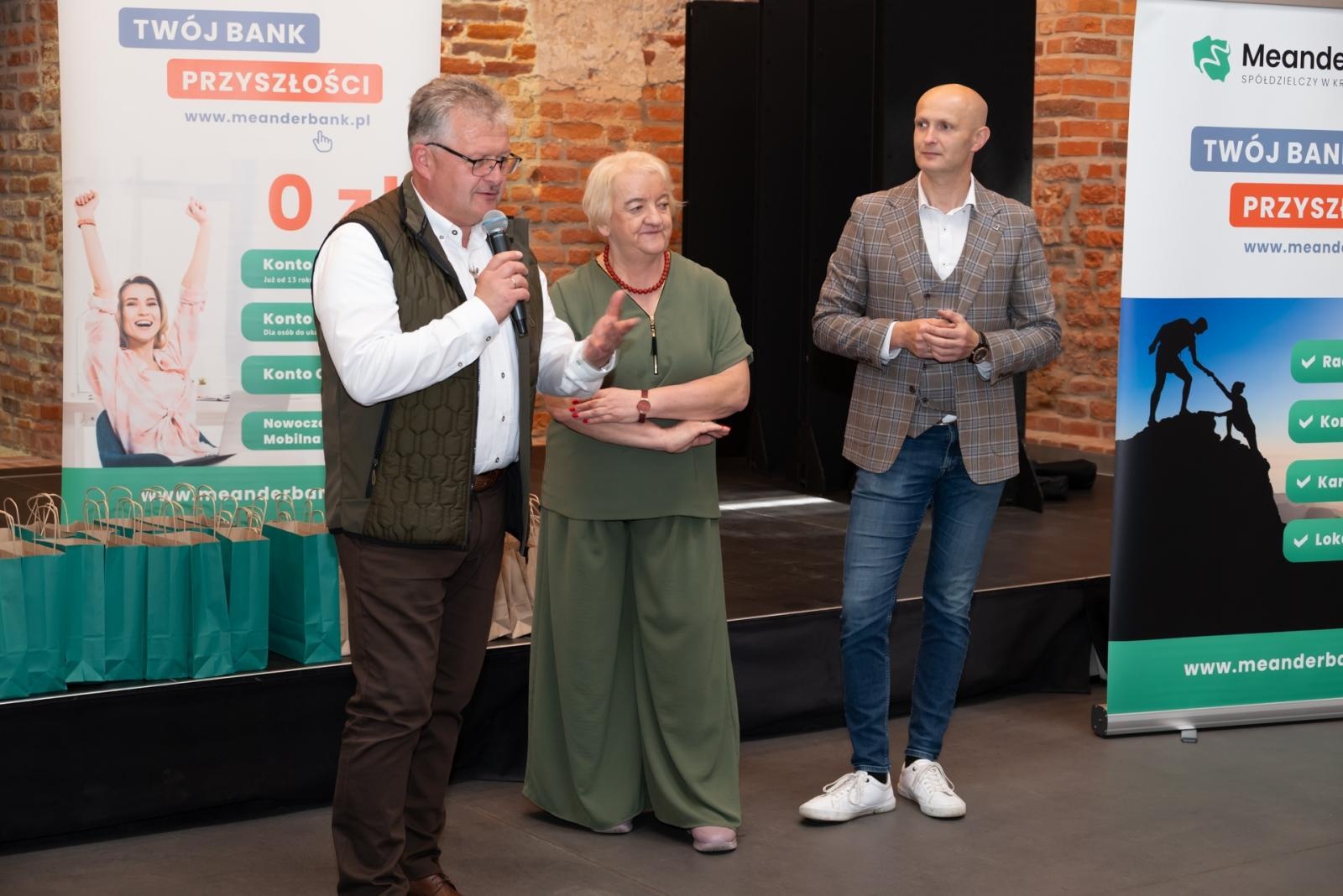 Zdjęcie w galerii na portalu naszraciborz.pl: Wspólne Drzewo – Wspólna Przyszłość: Zielona Akcja Gminy Krzyżanowice, Meander Banku i Szkoły w Tworkowie wiadomości z regionu