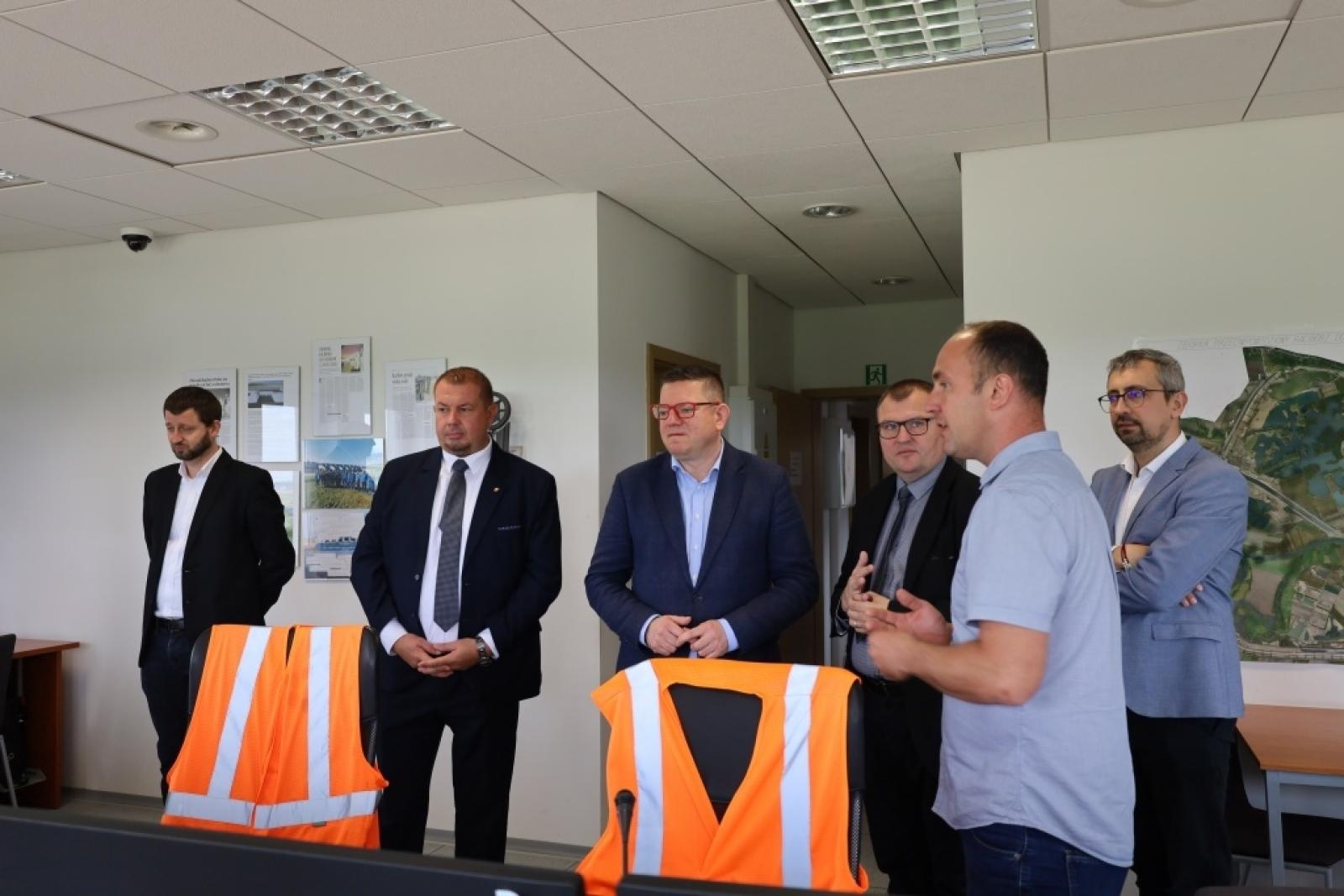 Zdjęcie w galerii na portalu naszraciborz.pl: Wiceminister Koperski na spotkaniu dotyczącym funkcjonowania Zbiornika Racibórz Dolny i potrzeb infrastrukturalnych Powiatu Raciborskiego wiadomości z regionu