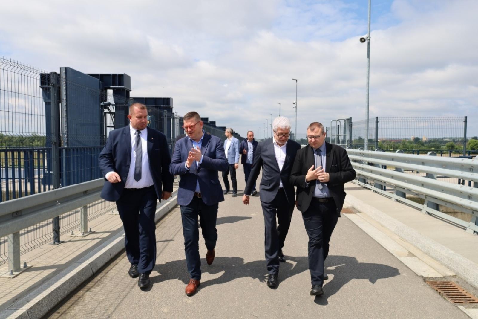 Zdjęcie w galerii na portalu naszraciborz.pl: Wiceminister Koperski na spotkaniu dotyczącym funkcjonowania Zbiornika Racibórz Dolny i potrzeb infrastrukturalnych Powiatu Raciborskiego wiadomości z regionu