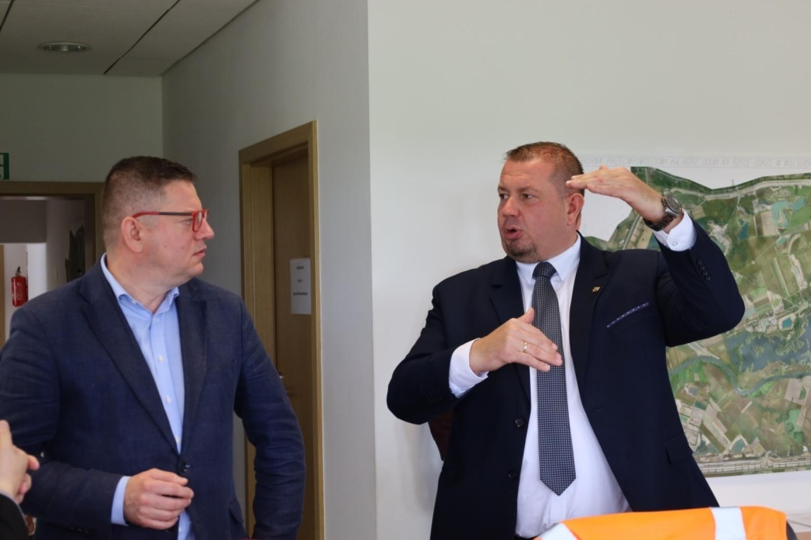 Zdjęcie w galerii na portalu naszraciborz.pl: Wiceminister Koperski na spotkaniu dotyczącym funkcjonowania Zbiornika Racibórz Dolny i potrzeb infrastrukturalnych Powiatu Raciborskiego wiadomości z regionu