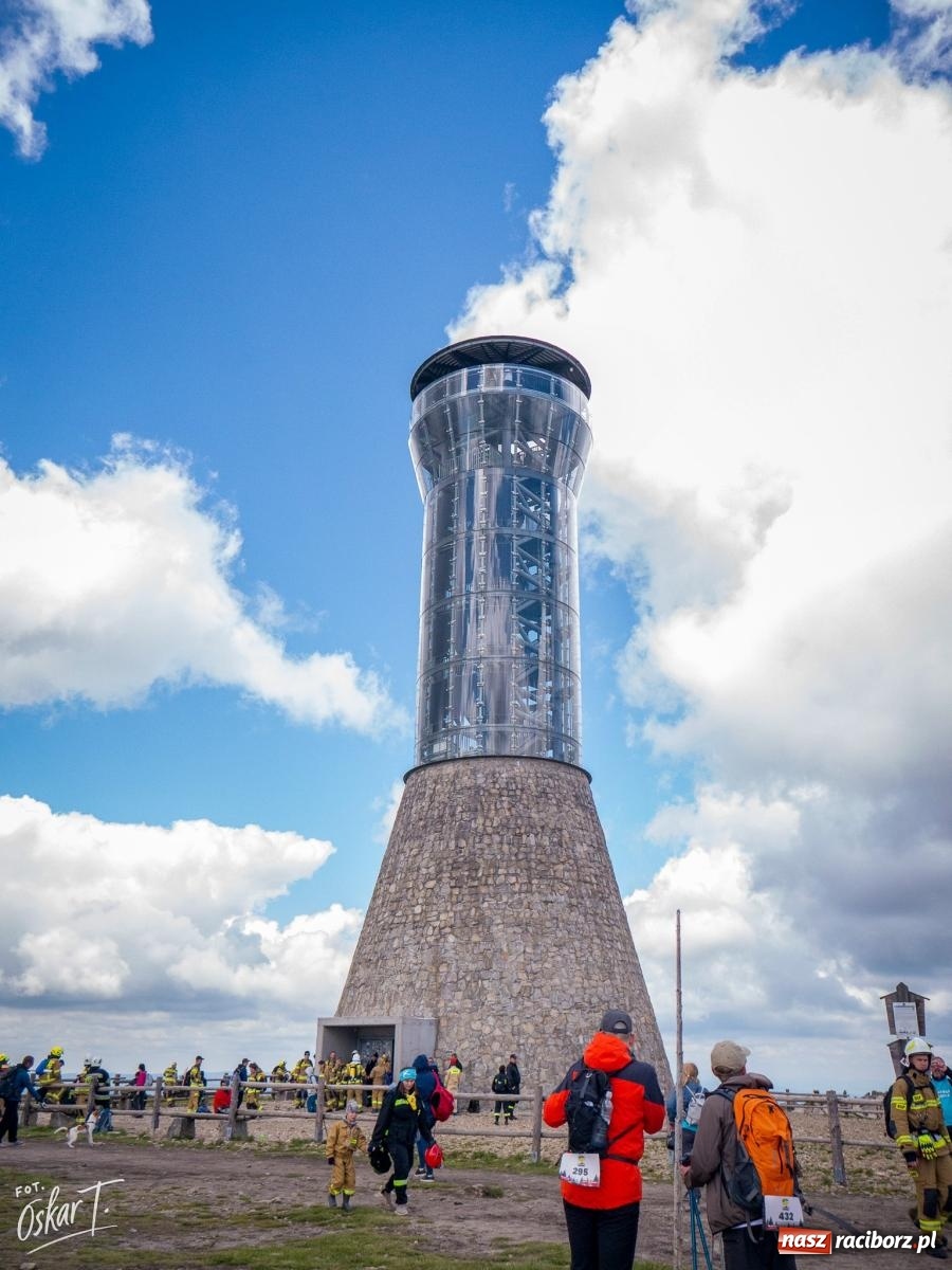 Zdjęcie w galerii na portalu naszraciborz.pl: Strażacy z całej Polski zdobyli Śnieżnik dla Kazika. Wśród nich jednostki z powiatu raciborskiego wiadomości z regionu