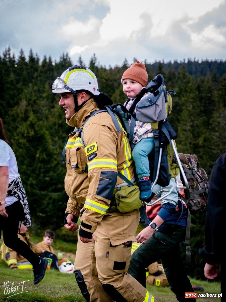 Zdjęcie w galerii na portalu naszraciborz.pl: Strażacy z całej Polski zdobyli Śnieżnik dla Kazika. Wśród nich jednostki z powiatu raciborskiego wiadomości z regionu