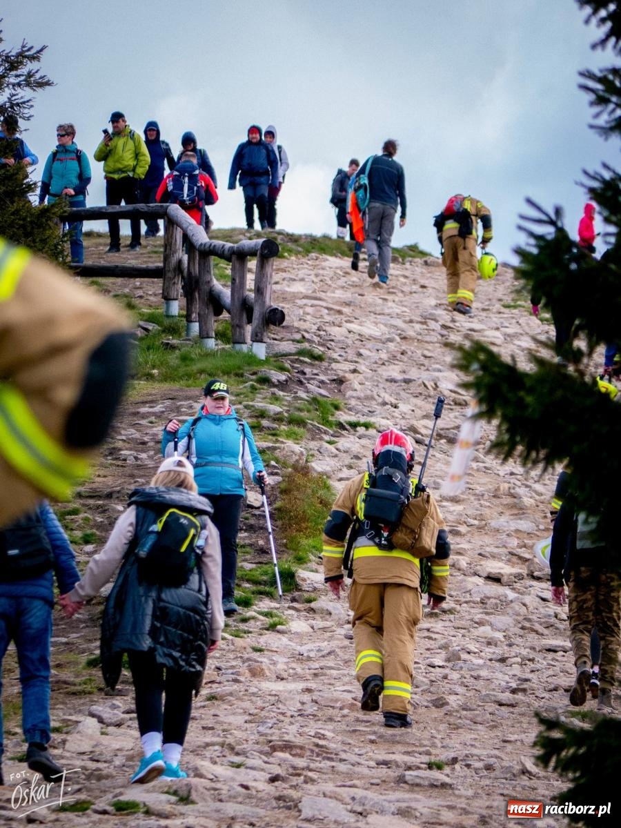 Zdjęcie w galerii na portalu naszraciborz.pl: Strażacy z całej Polski zdobyli Śnieżnik dla Kazika. Wśród nich jednostki z powiatu raciborskiego wiadomości z regionu