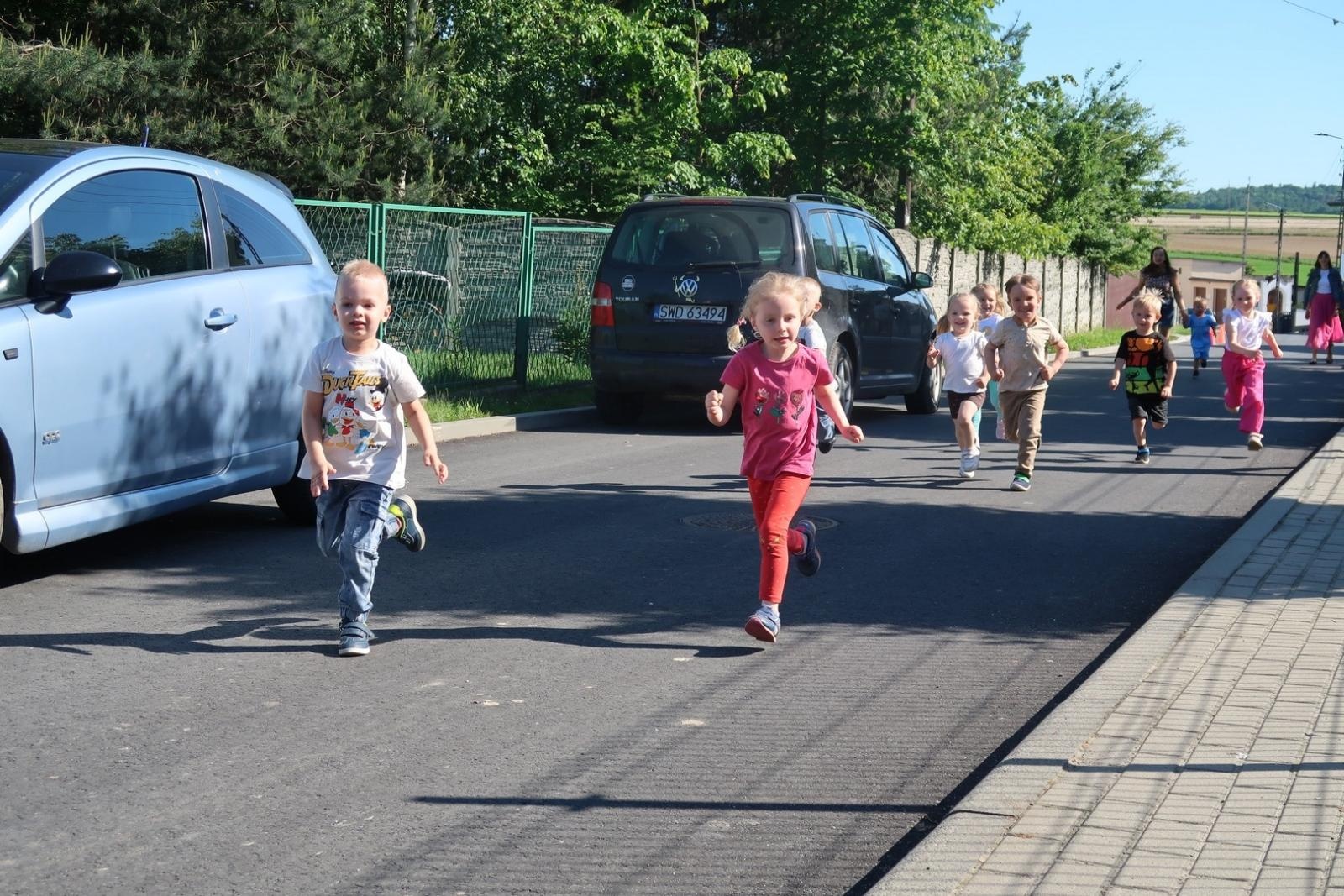 Zdjęcie w galerii na portalu naszraciborz.pl: Bieg uliczny o Puchar Burmistrza Krzanowic wiadomości z regionu