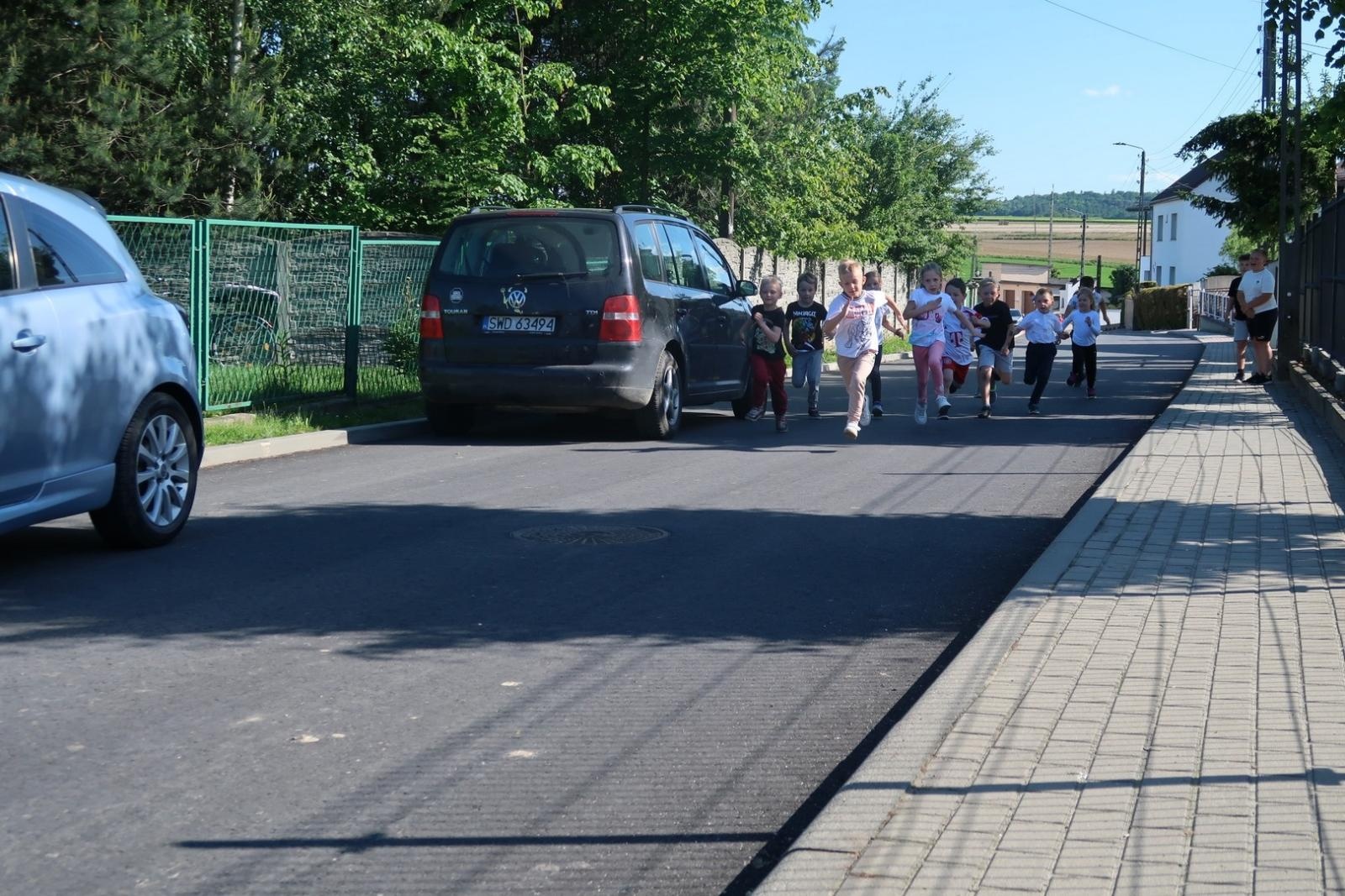 Zdjęcie w galerii na portalu naszraciborz.pl: Bieg uliczny o Puchar Burmistrza Krzanowic wiadomości z regionu