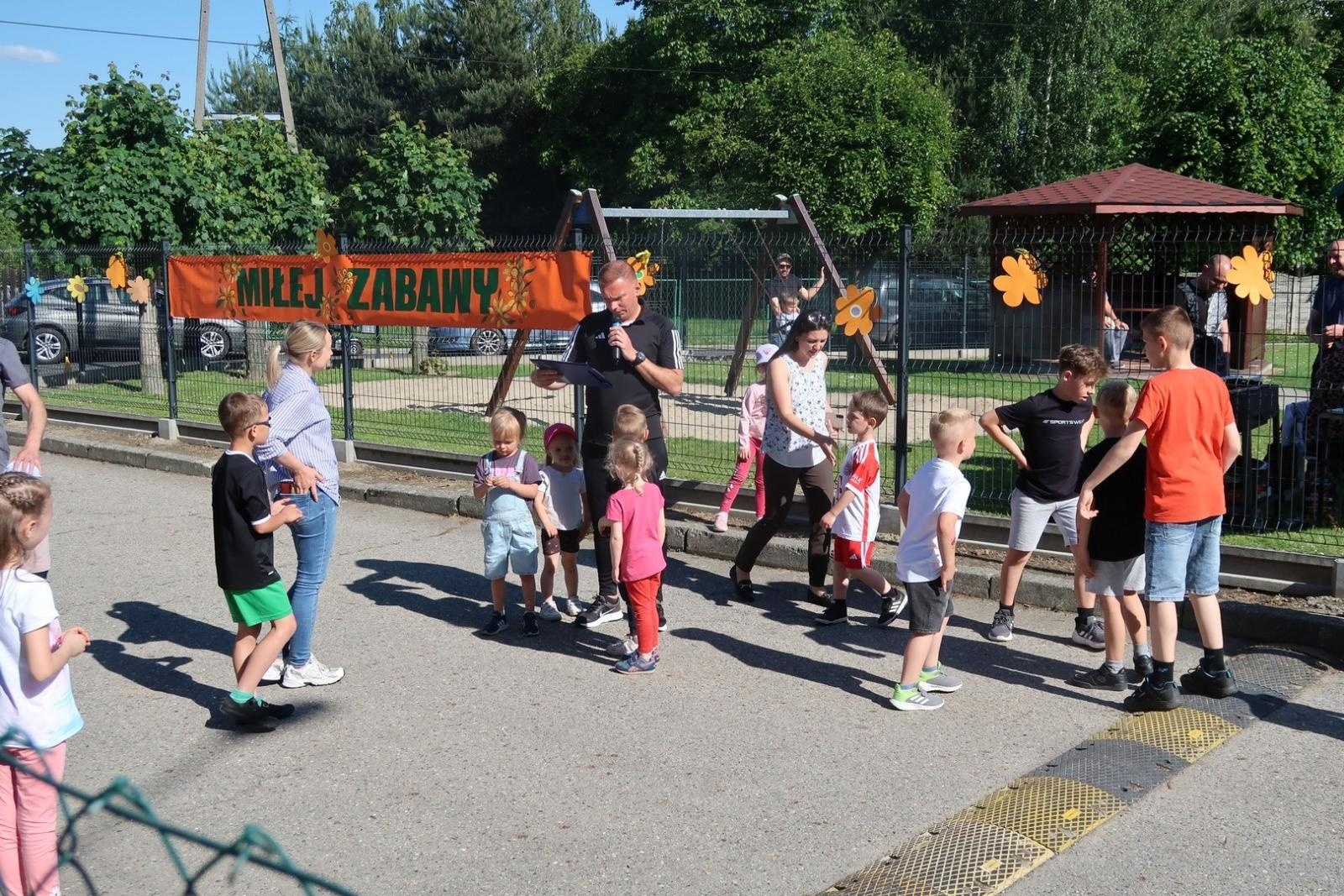 Zdjęcie w galerii na portalu naszraciborz.pl: Bieg uliczny o Puchar Burmistrza Krzanowic wiadomości z regionu