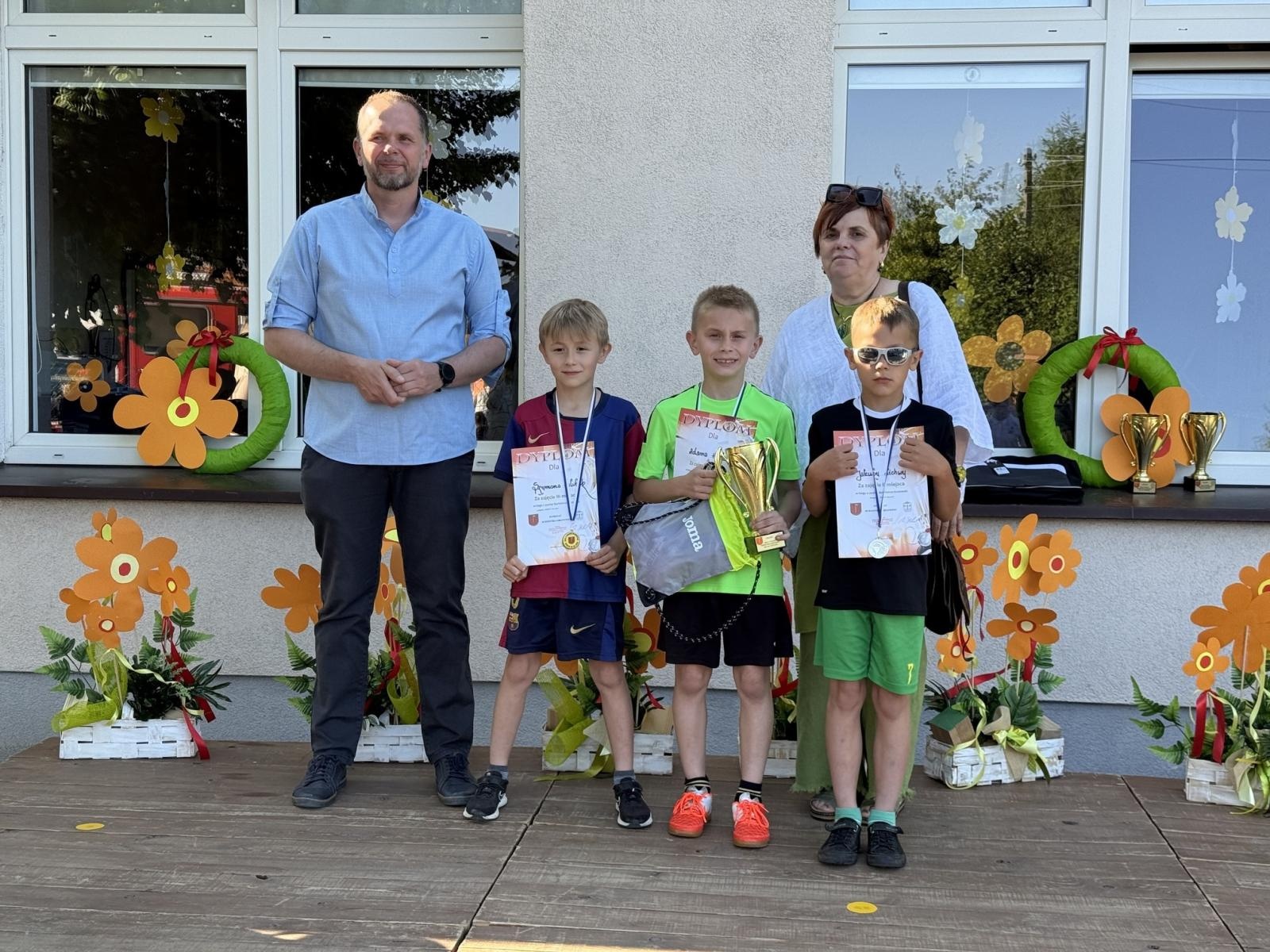 Zdjęcie w galerii na portalu naszraciborz.pl: Bieg uliczny o Puchar Burmistrza Krzanowic wiadomości z regionu