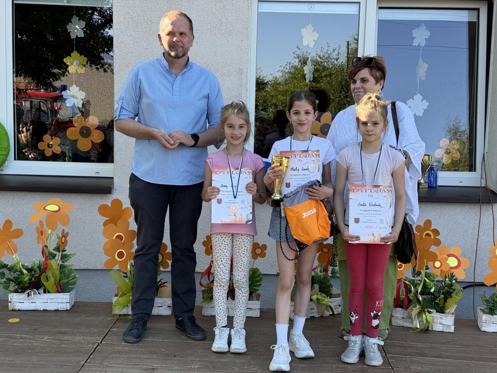 Zdjęcie w galerii na portalu naszraciborz.pl: Bieg uliczny o Puchar Burmistrza Krzanowic wiadomości z regionu