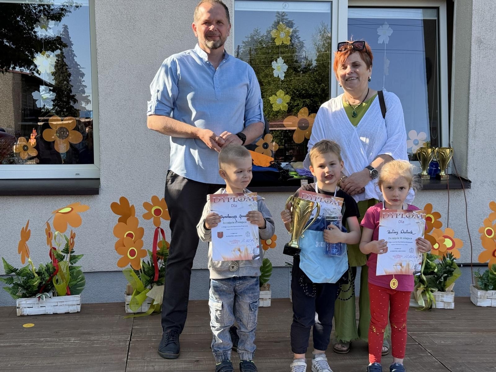 Zdjęcie w galerii na portalu naszraciborz.pl: Bieg uliczny o Puchar Burmistrza Krzanowic wiadomości z regionu