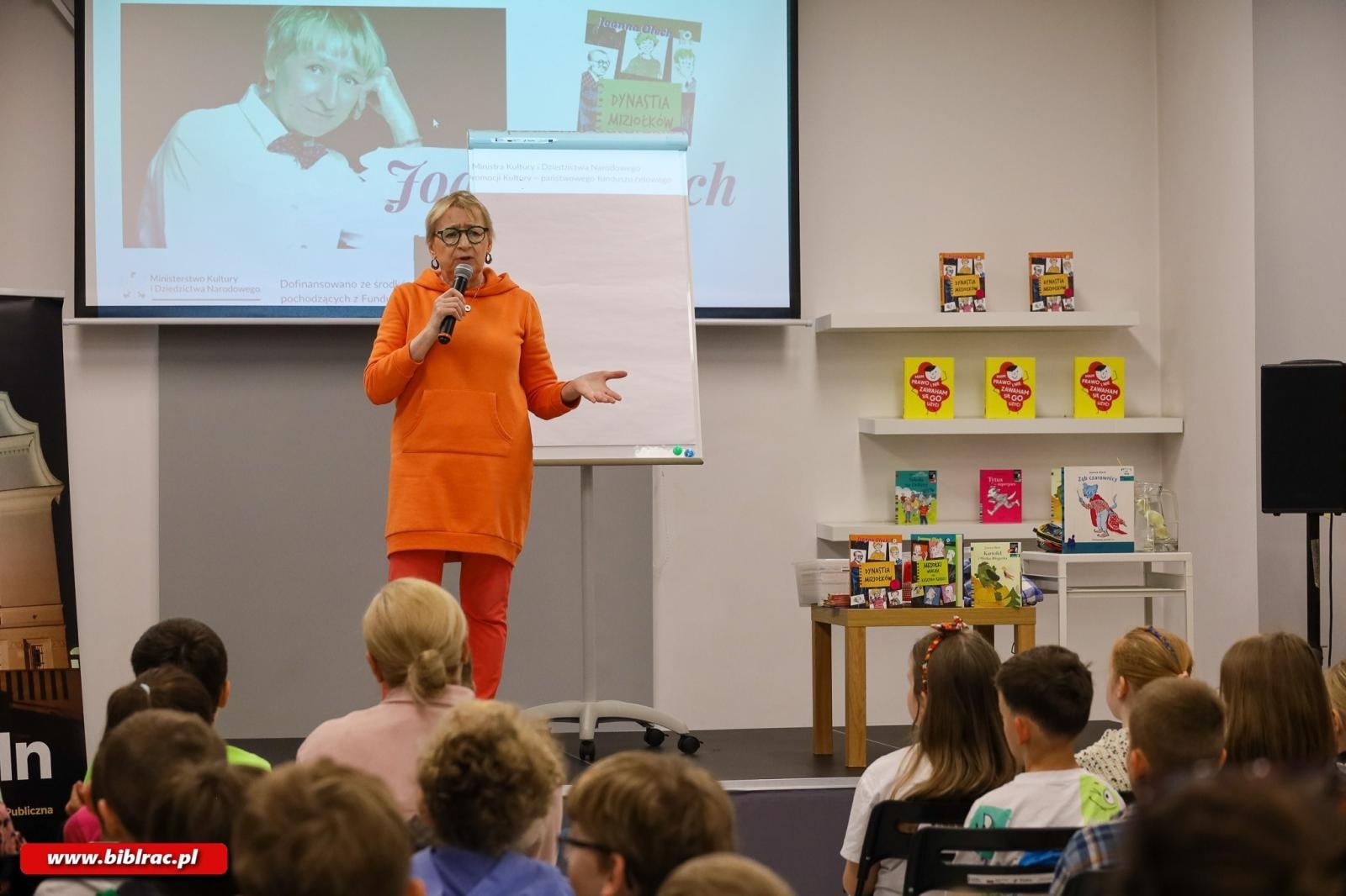 Zdjęcie w galerii na portalu naszraciborz.pl: Spotkanie z Joanną Olech w raciborskiej bibliotece wiadomości z regionu